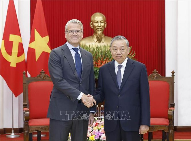 Pg88vn.top Casino online, Thể thao, Xổ số, Bắn cá, Đá gà, Nổ hũ Tô Lâm tiếp ông Vincent Clerc, Tổng giám đốc toàn cầu Tập đoàn A.P. Moller-Maersk của Đan Mạch - Ảnh: TTXVN