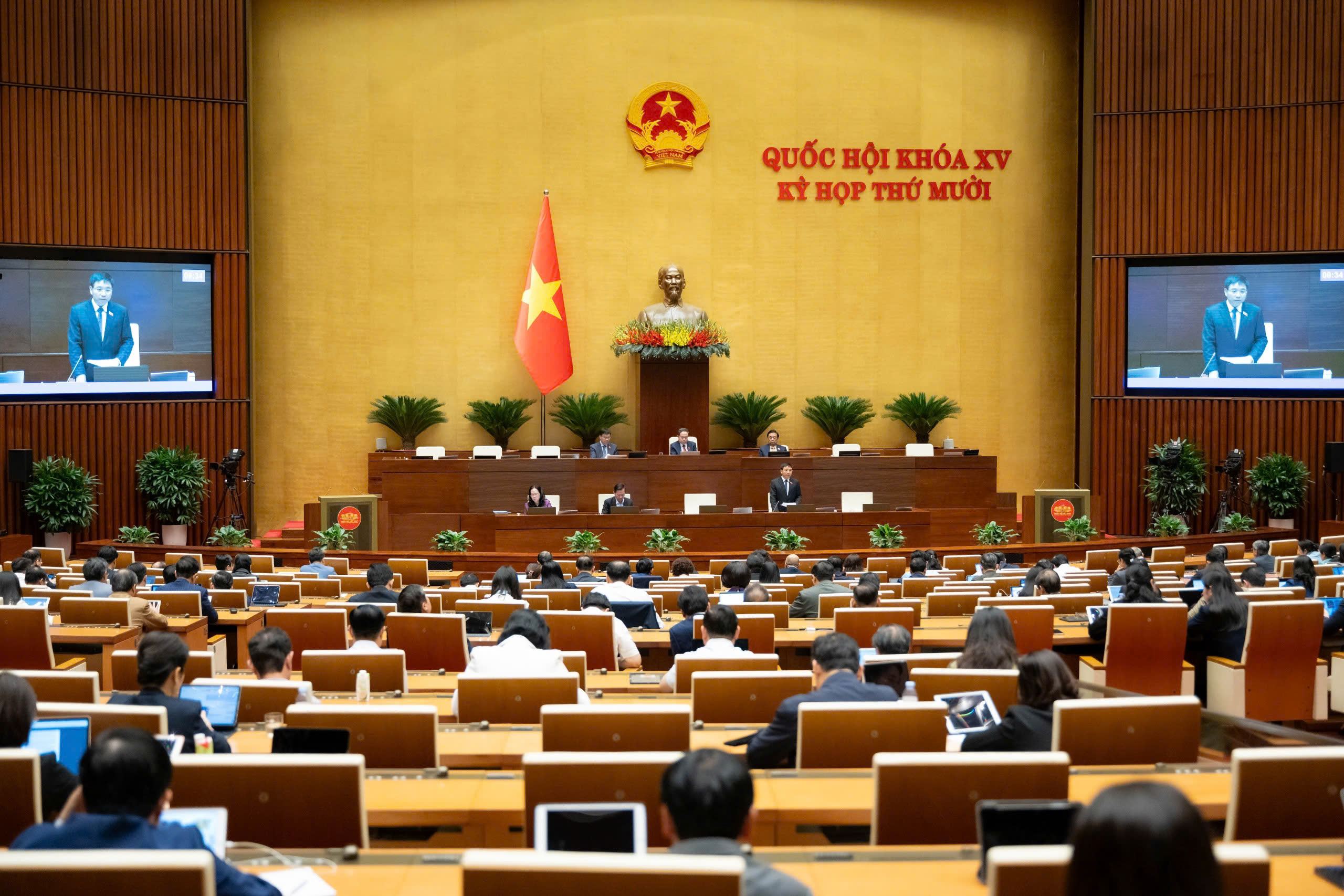 Quang cảnh Phiên thảo luận

