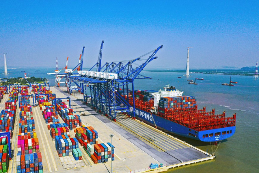 Sản lượng hàng hoá thông qua cảng 4 tháng đạt 58,9 triệu tấn.