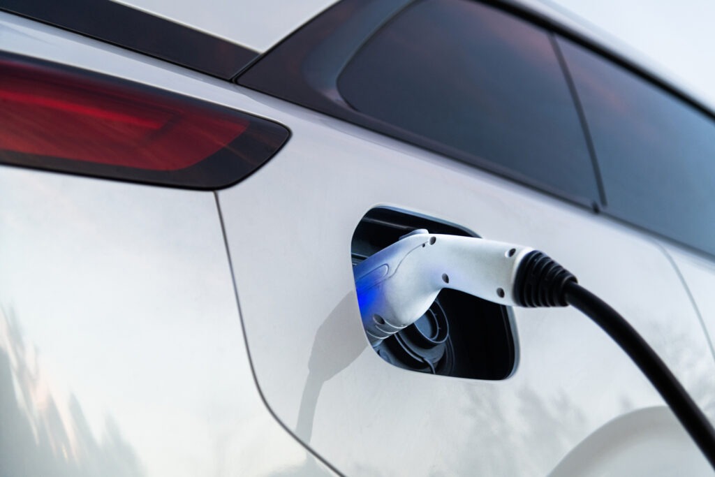 <i>Một số mẫu xe PHEV phổ biến nhất tại Trung Quốc đã sụt giảm doanh số trong quý 3. Kết hợp với mức tăng trưởng được ghi nhận vào cuối năm 2024, quý cuối cùng của năm 2025 có thể sẽ rất khó khăn. Ảnh minh hoạ: Shutterstock.</i>