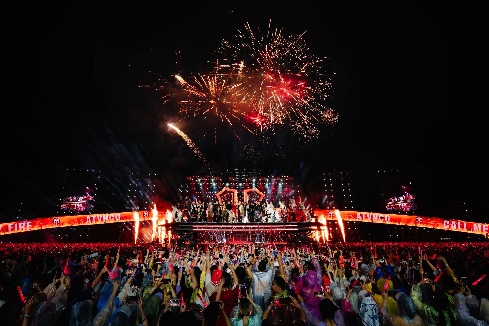 Hai đêm concert Anh trai vượt ngàn chông gai diễn ra tối 6 và 7/9 tại The Global City (TPHCM) thu hút hàng vạn khán giả.&nbsp;