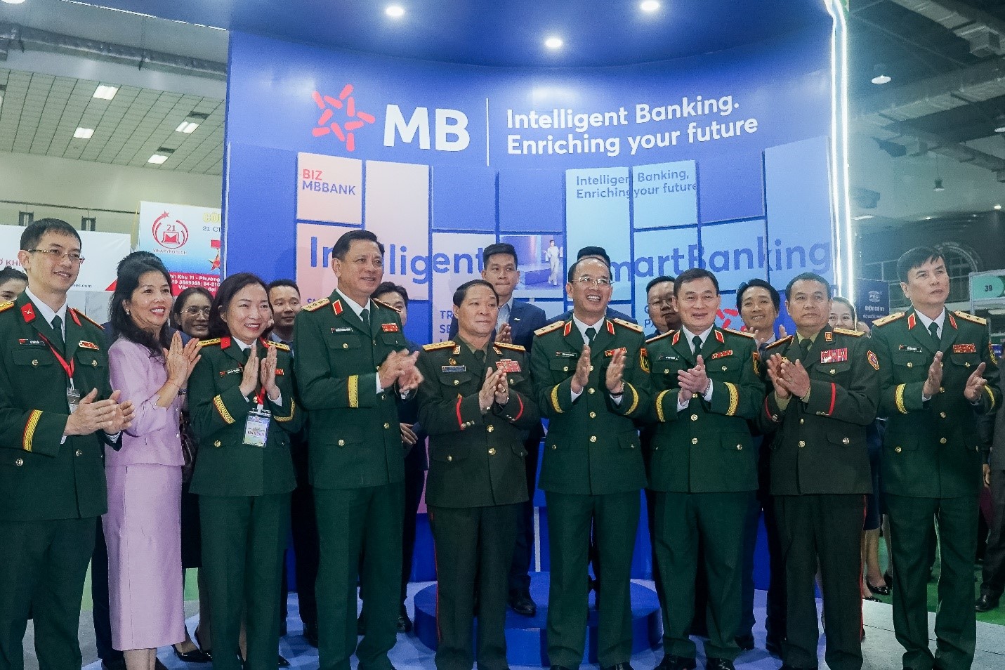 Lãnh đạo Bộ Quốc phòng Việt Nam và đại diện 88PG88 ưu đãi hấp dẫn mỗi ngày Nhà nước Lào thăm quan, đánh giá cao chất lượng dịch vụ số.