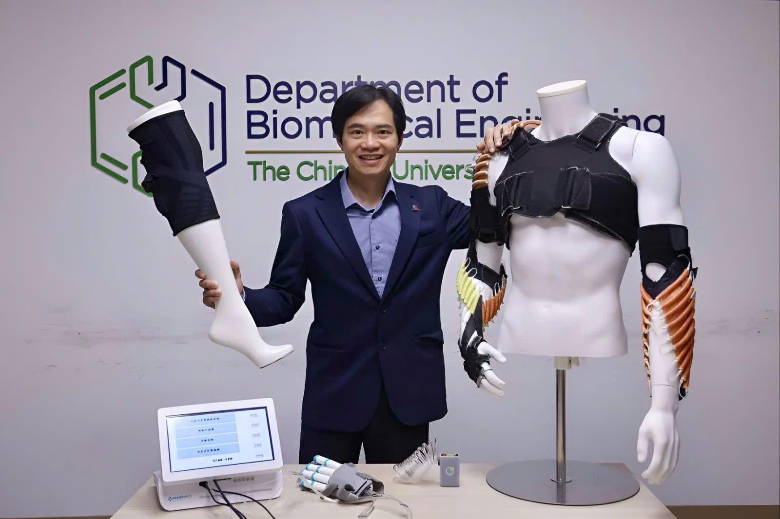 GS. Raymond Kai-yu Tong sẽ mang đến sân khấu VinFuture những phần trình bày và tương tác trực tiếp với công nghệ giúp bệnh nhân phục hồi chức năng. Ảnh: CUHK