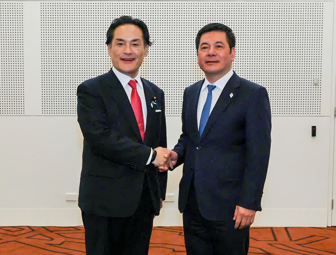Bộ trưởng Nguyễn Hồng Diên và Quốc vụ khanh Nhật Bản Kazuchika Iwata.