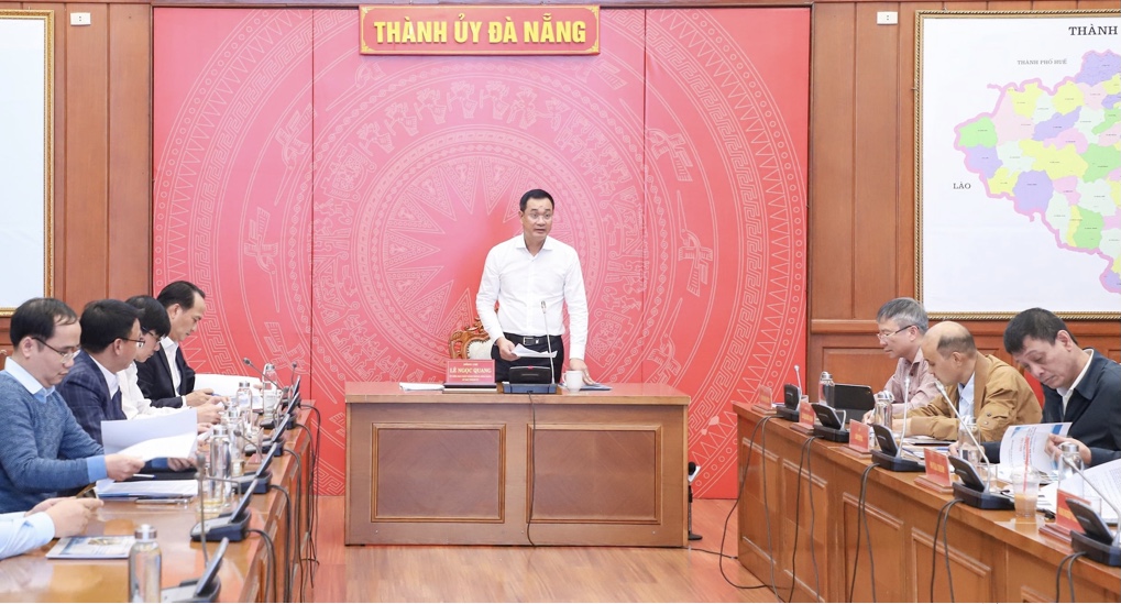 Bí thư Thành ủy Đà Nẵng Lê Ngọc Quang chủ trì cuộc họp Ban Chỉ đạo giải phóng mặt bằng Link Trang Chủ PG88.Com Mới #2026 tuyến đường sắt tốc độ cao trục Bắc-Nam (đoạn qua địa bàn Đà Nẵng) tại đầu cầu Thành ủy Đà Nẵng.
