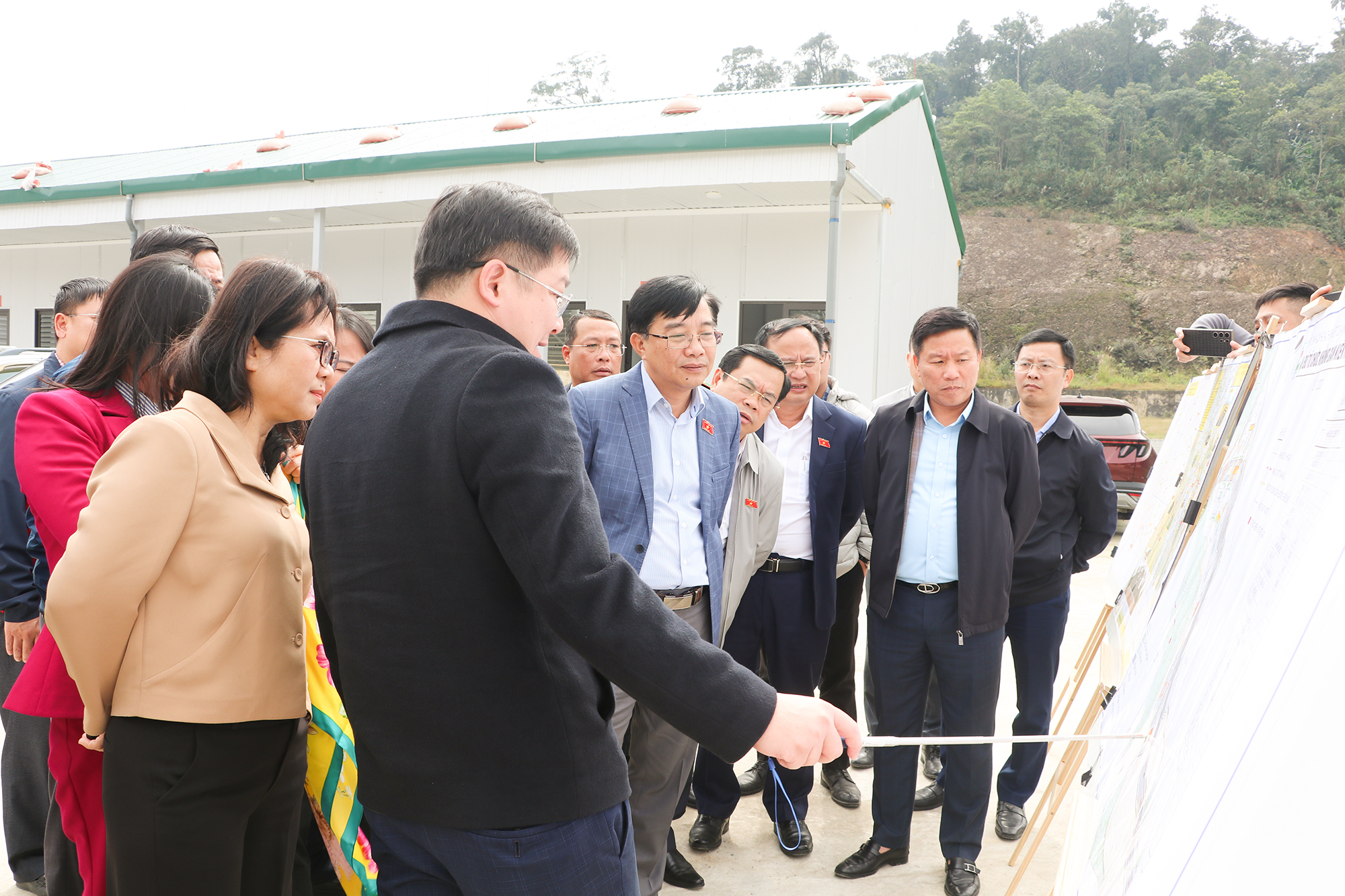 Đơn vị tư vấn báo cáo với đoàn khảo sát về điểm đấu nối Pg88vn.top độc quyền mỗi ngày tại Cửa khẩu Thanh Thủy