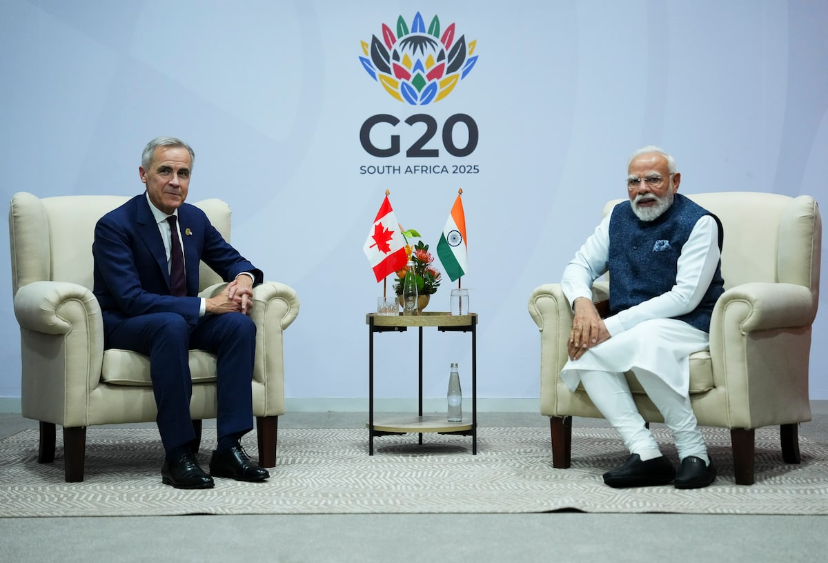 Thủ tướng Ấn Độ Narendra Modi trong cuộc gặp với người đồng cấp Canada Mark Carney bên lề Hội nghị thượng đỉnh G20 tại Johannesburg, Nam Phi ngày 23/11/2025 - Ảnh: Reuters