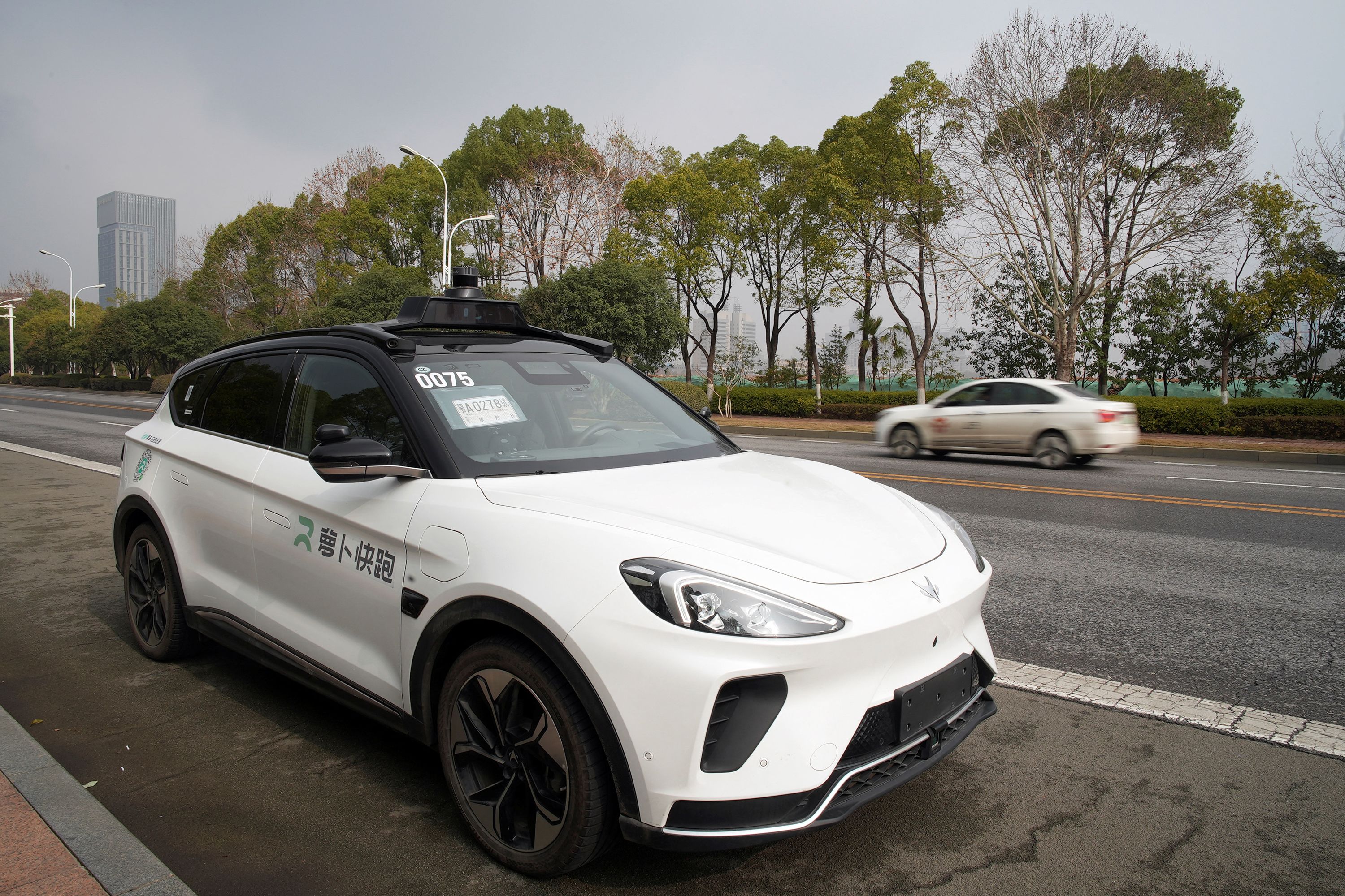 <i>“Tôi nghĩ robotaxi đã đạt đến một bước ngoặt, cả ở Trung Quốc và Mỹ”, Giám đốc điều hành Baidu Robin Li phát biểu mới đây trong một cuộc họp báo cáo thu nhập. Ảnh minh hoạ: Reuters.</i>