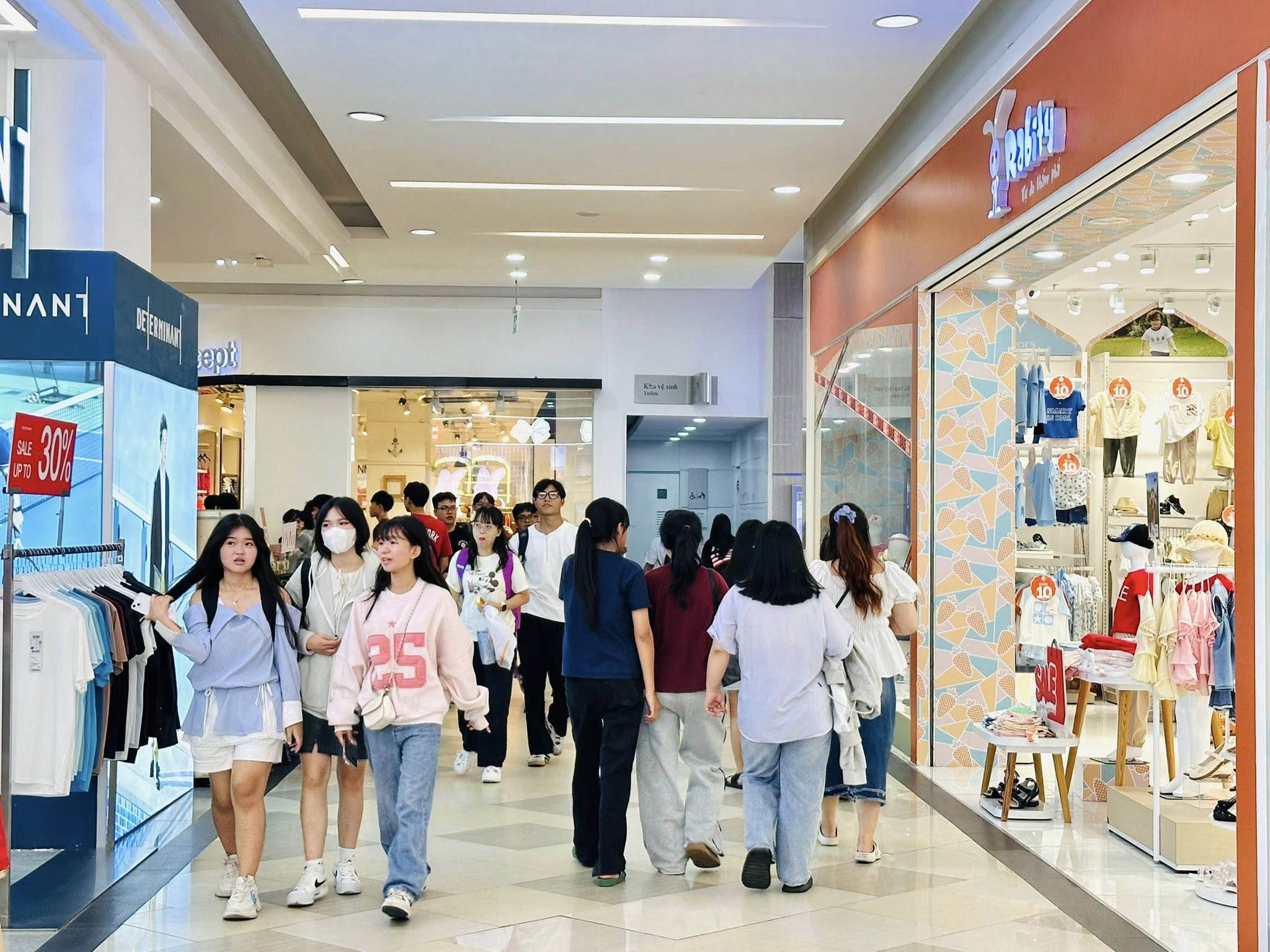 Không khí Black Friday rộn ràng tại các trung tâm Pg88ok ưu đãi hấp dẫn ở TP.HCM.