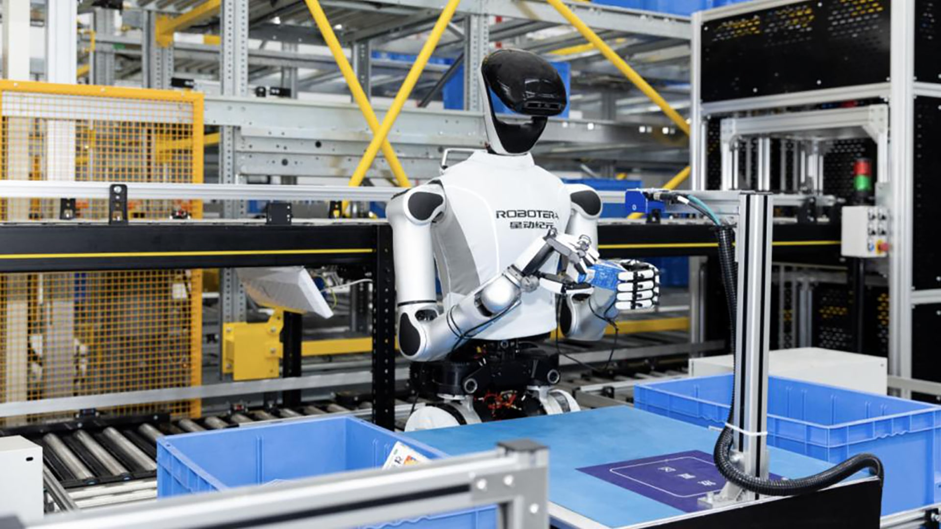 Robot Era được thành lập vào tháng 8/2023, chuyên phát triển robot hình người và các “embodied agents” - tức robot có thân hình, chuyển động và khả năng tương tác vật lý với môi trường.