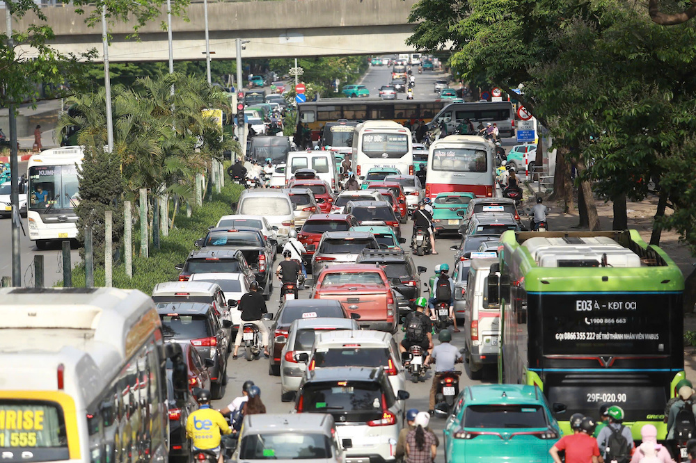 <i>Lộ trình chuyển đổi được xác định rõ: trước 1/1/2028, tối thiểu 50% taxi và xe PG88 Uy Tín Số 1 Việt Nam đến 8 chỗ phải dùng năng lượng sạch; đến 1/1/2030 đạt 100% xe xanh. Chính sách này cũng áp dụng với xe máy PG88 Uy Tín Số 1 Việt Nam (xe công nghệ), khi các ứng dụng sẽ không được tiếp nhận đối tác dùng xe xăng sau 1/7/2026.</i>