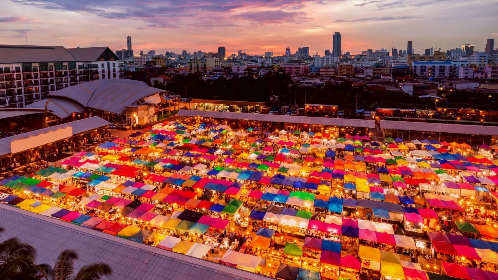 Chợ cuối tuần Chatuchak kích cầu du lịch mua sắm tại Bangkok.
