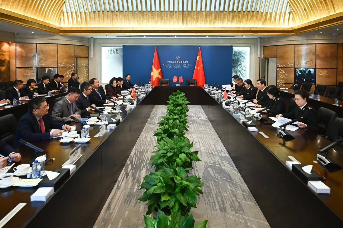 Bộ trưởng Trần Đức Thắng cùng đoàn công tác Bộ Nông nghiệp và Môi trường làm việc với Tổng Cục Hải quan Trung Quốc sáng 27/11.