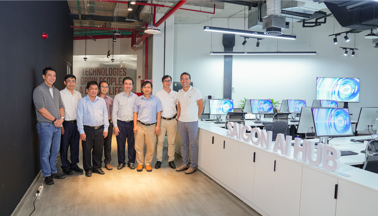 Lãnh đạo Đại học Quốc gia TP. Hồ Chí Minh và Công ty Cổ phần Tập đoàn VNG khai trương Saigon AI Hub.