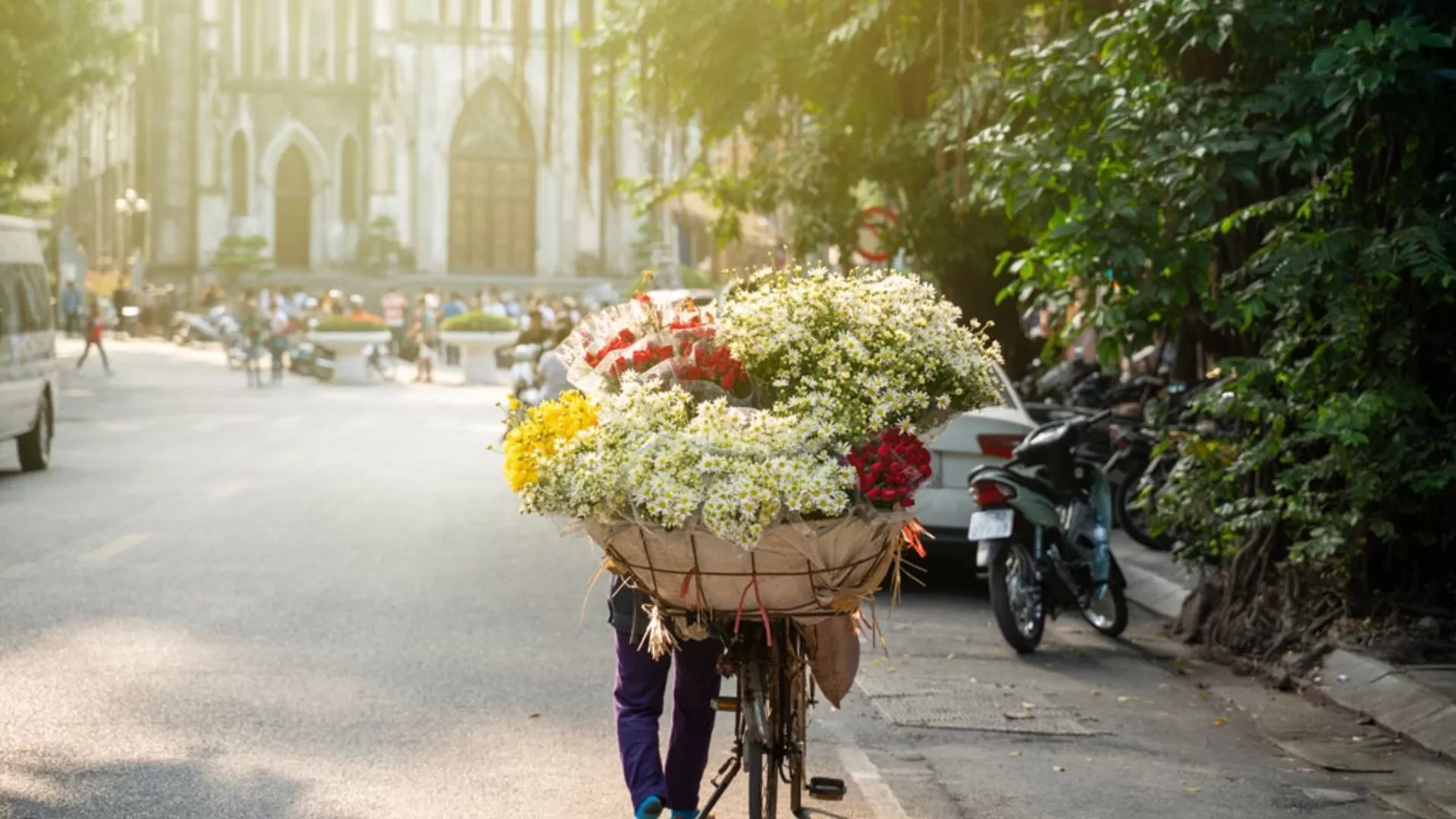 Hà Nội đã đón lượng khách cao nhất lịch sử, vượt con số 29 triệu lượt khách của năm hoàng kim 2019.&nbsp;