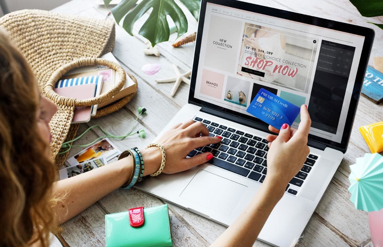 Người tiêu dùng Mỹ đã chi kỷ lục 11,8 tỷ USD mua sắm trực tuyến trong dịp Black Friday năm nay.