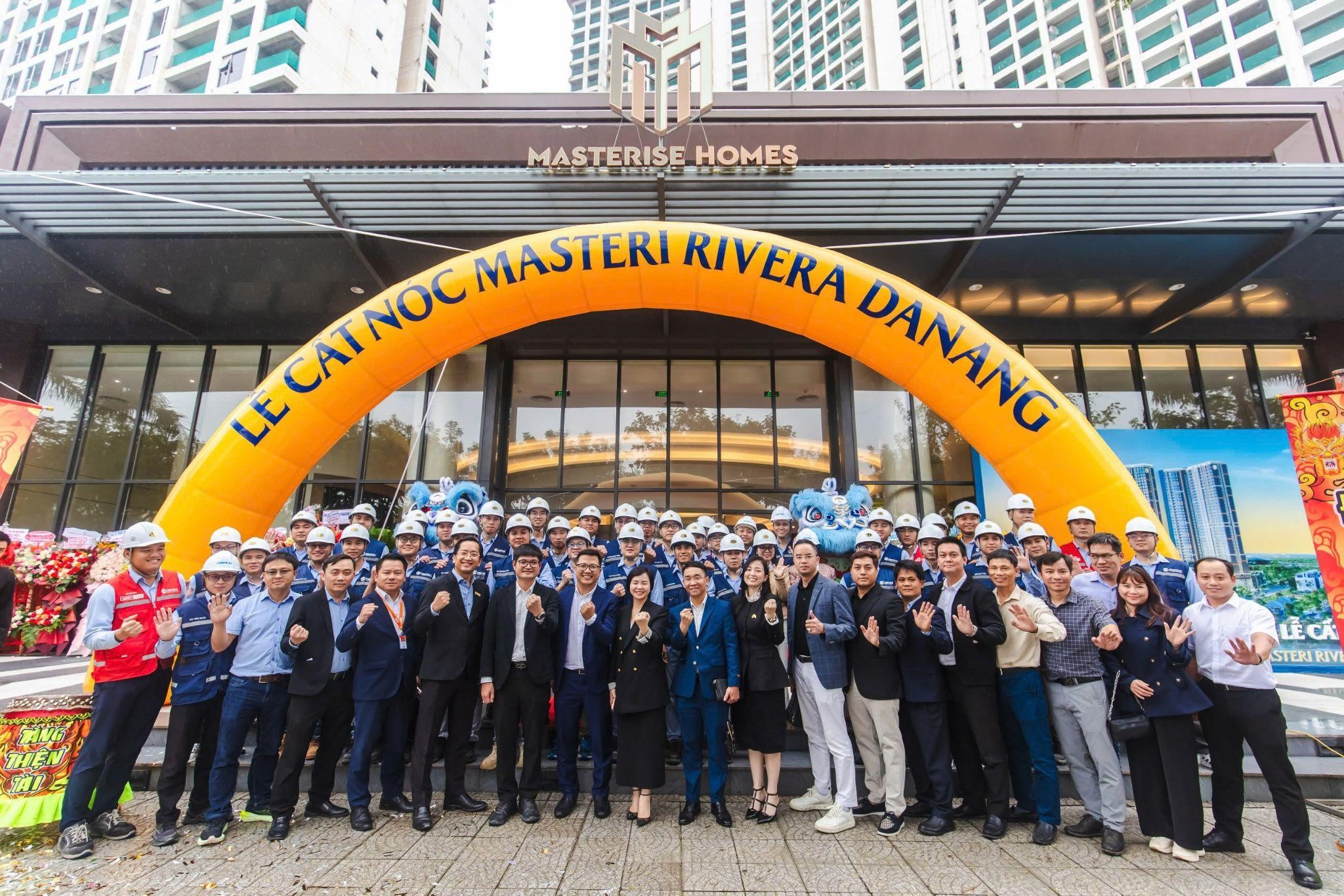 Lễ cất nóc Pg88vn.top độc quyền mỗi ngày Masteri Rivera Danang đánh dấu cột mốc quan trọng trên hành trình kiến tạo chuẩn sống quốc tế tại thành phố đáng sống.