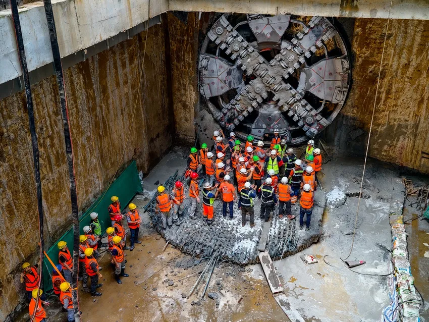 Máy đào hầm TBM số 1mang tên Thần Tốc đã chính thức về đích tại ga S12 (ga Hà Nội). Ảnh: MRB