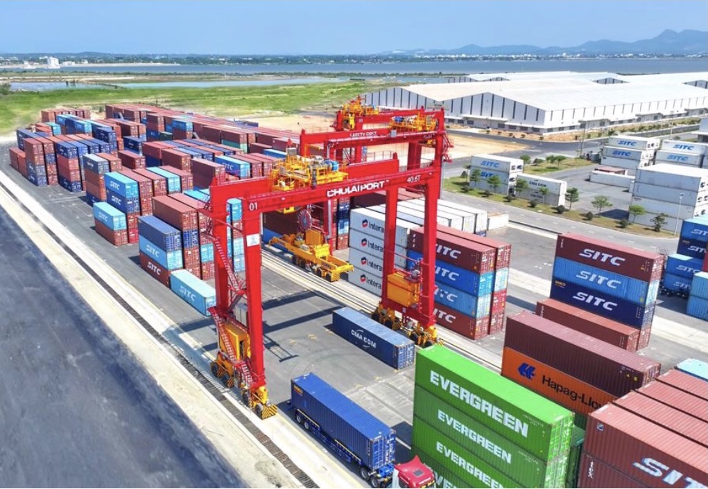 Cảng Chu Lai với hệ thống hạ tầng hiện đại.
