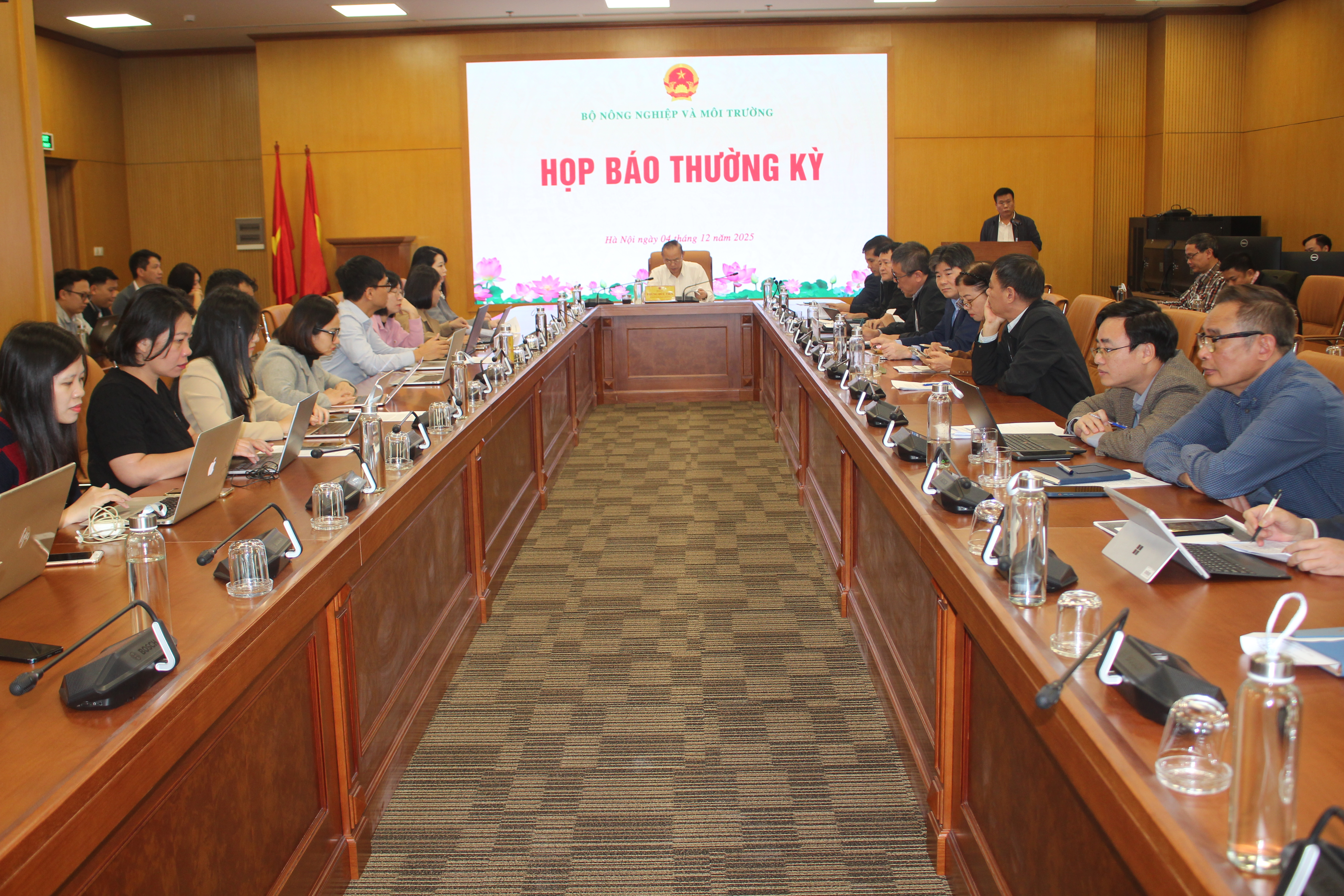 Quang cảnh họp báo. Ảnh Chu Khôi