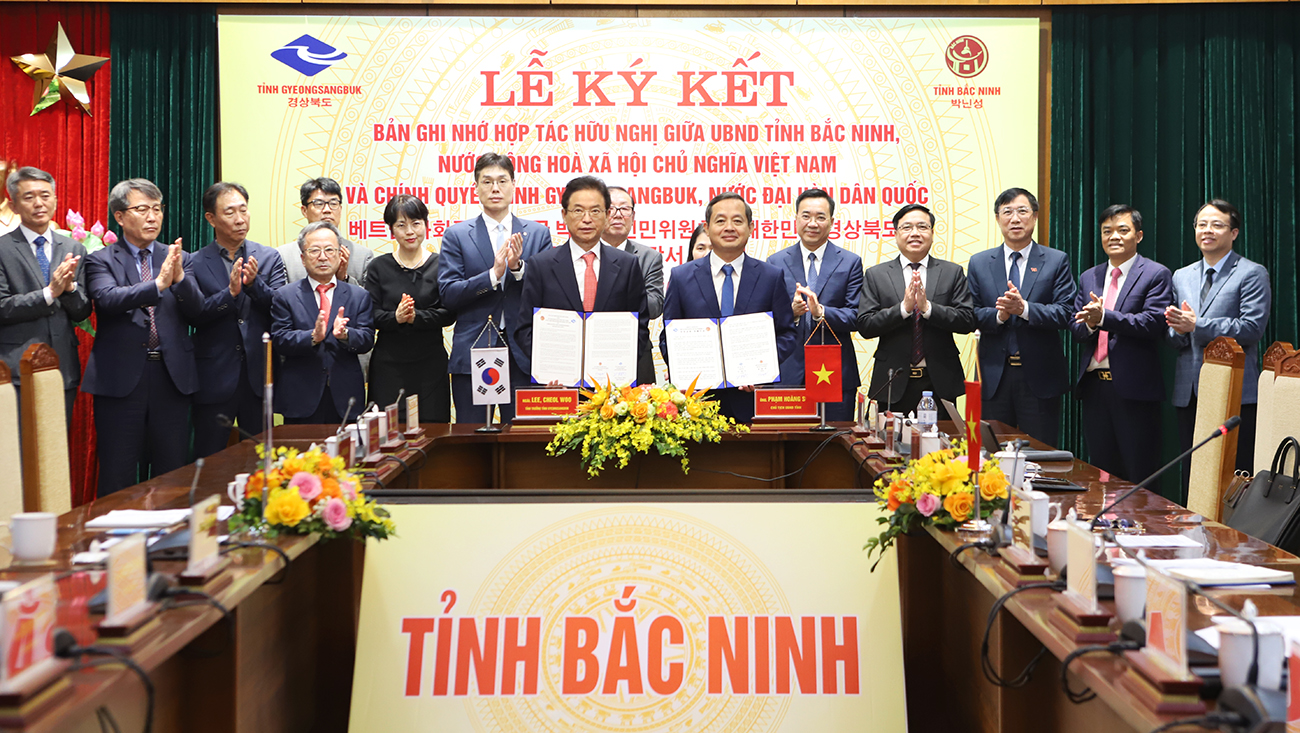 Lễ ký kết Bản ghi nhớ hợp tác hữu nghị giữa tỉnh Bắc Ninh (Việt Nam) và tỉnh Gyeongsangbuk (Hàn Quốc) vào ngày 3/12. (Ảnh: CTT tỉnh Bắc Ninh)