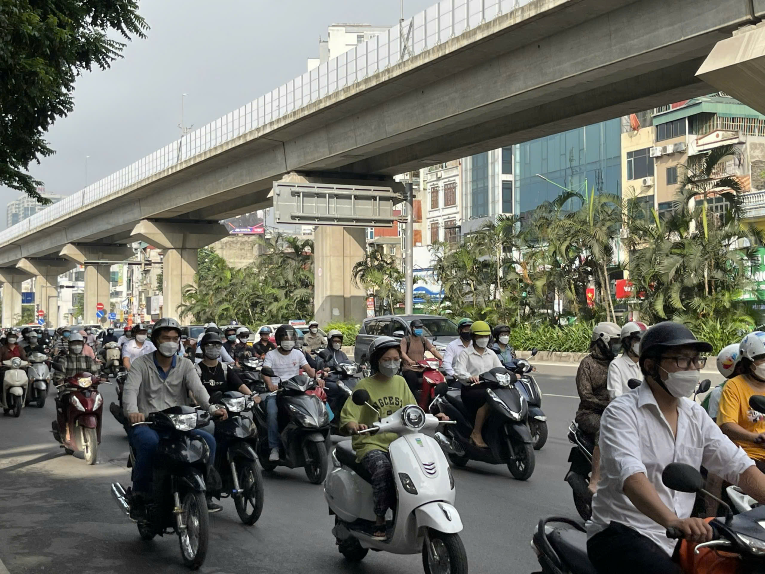 Tập trung vào đồng thời bốn nhóm giải pháp từ chính sách, công nghệ, tổ chức vận tải tới hợp tác liên vùng là điều cần thiết nhằm giải quyết căn cơ vấn đề phát thải từ diesel