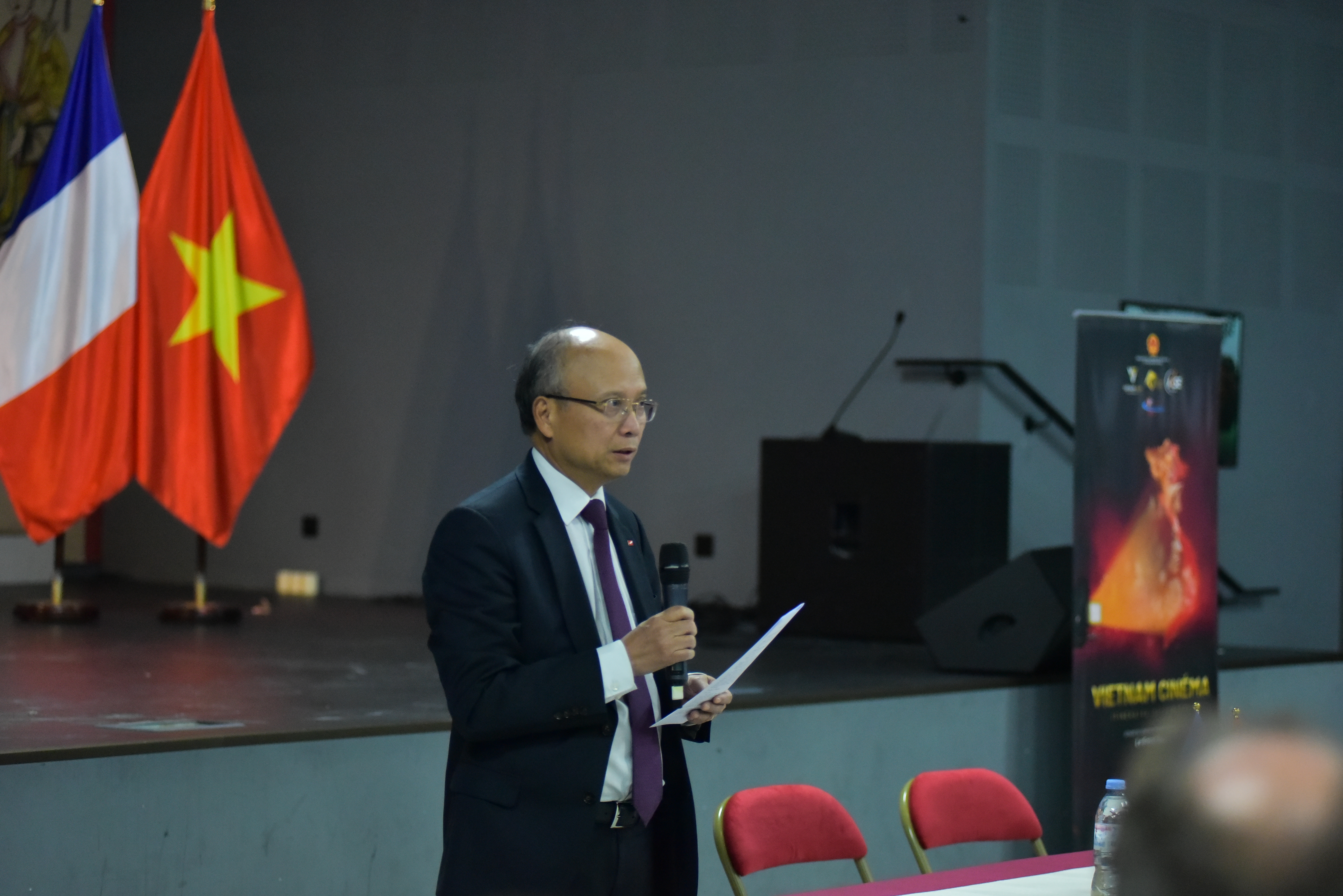 &nbsp;Ông Đinh Toàn Thắng, Đại sứ&nbsp;Việt Nam tại Pháp chia sẻ tại tọa đàm.