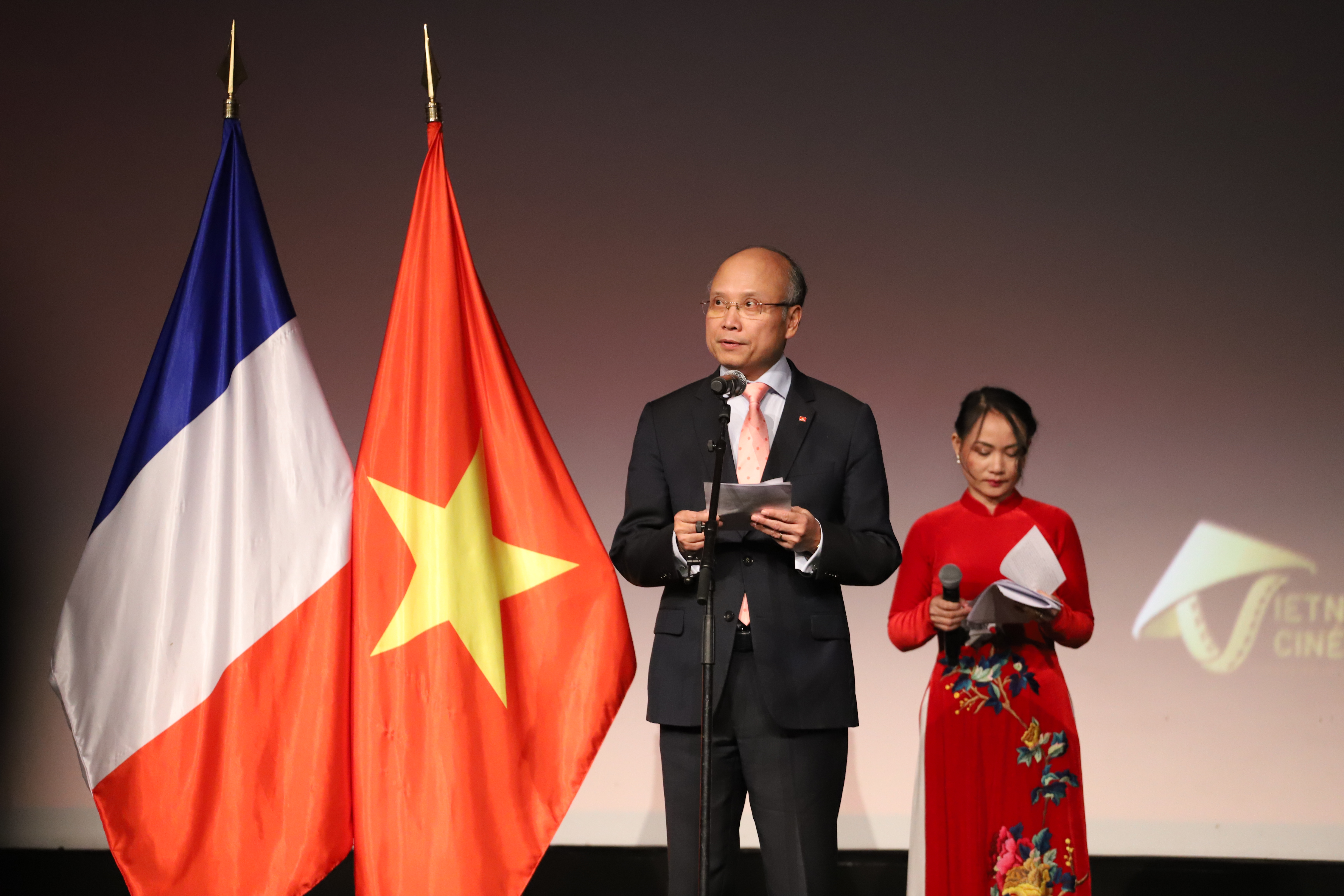 Ông Đinh Toàn Thắng, Đại sứ Việt Nam tại Pháp, phát biểu tại Lễ khai mạc Tuần lễ “Điện ảnh Việt Nam - Hành trình Ánh sáng” diễn ra vào ngày 5/12 tại Pháp.