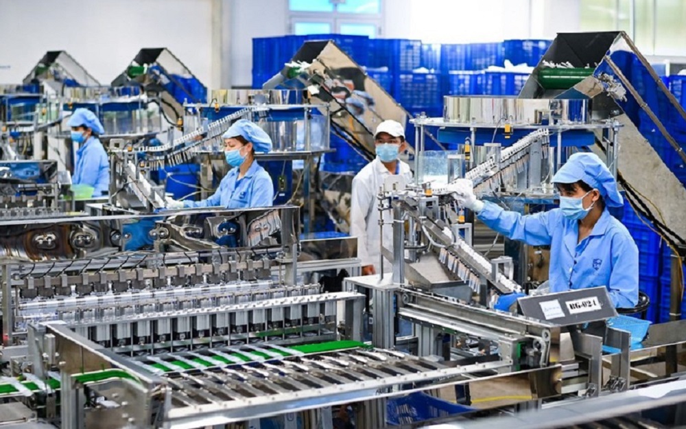 Sản xuất công nghiệp tăng 9,3%, chế biến, chế tạo tiếp tục giữ vai trò dẫn dắt