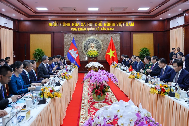 Thủ tướng Chính phủ Phạm Minh Chính và Thủ tướng Hun Manet hội đàm nhằm đánh giá kết quả hợp tác đạt được thời gian qua đồng thời trao đổi các biện pháp thúc đẩy quan hệ song phương thời gian tới - Ảnh: VGP