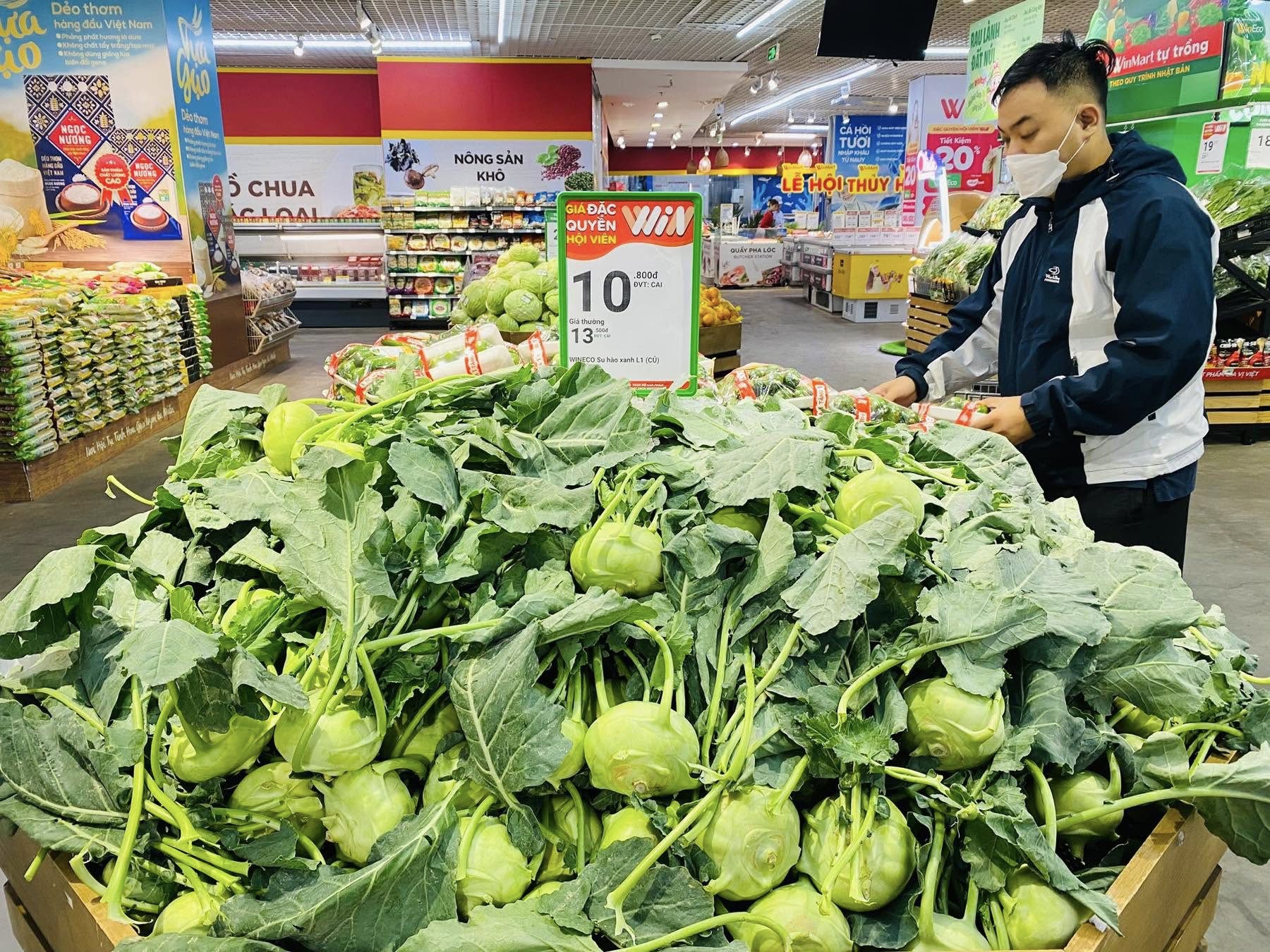 Các đơn vị bán lẻ&nbsp;tập trung ưu tiên dự trữ nhóm hàng tiêu dùng thiết yếu.