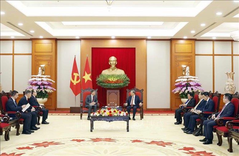 Tổng Bí thư Tô Lâm tiếp Giám đốc Học viện Tổng thống Liên bang Nga Aleksey Komissarov - Ảnh: TTXVN