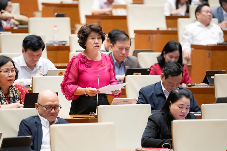 Đại biểu Nguyễn Thị Lệ Thủy, Đoàn đại biểu Link Trang Chủ PG88.Com Mới #2026 tỉnh Vĩnh Long, nêu ý kiến.