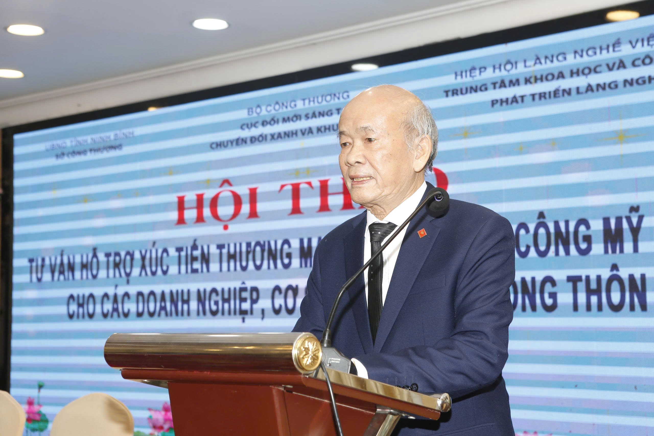 Ông Trịnh Quốc Đạt: 