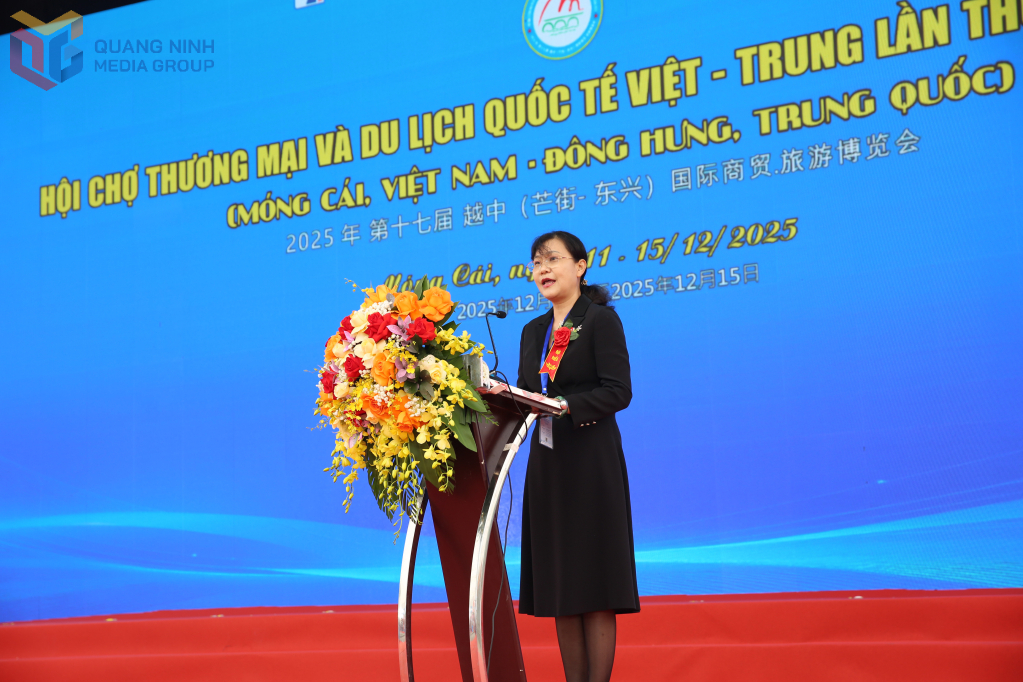 Bà Hồ Hiểu Ninh, Phó Giám đốc Sở Pg88ok ưu đãi hấp dẫn Quảng Tây, Trưởng đoàn Đại biểu Khu tự trị dân tộc Choang, Quảng Tây, Trung Quốc phát biểu tại lễ khai mạc hội chợ.