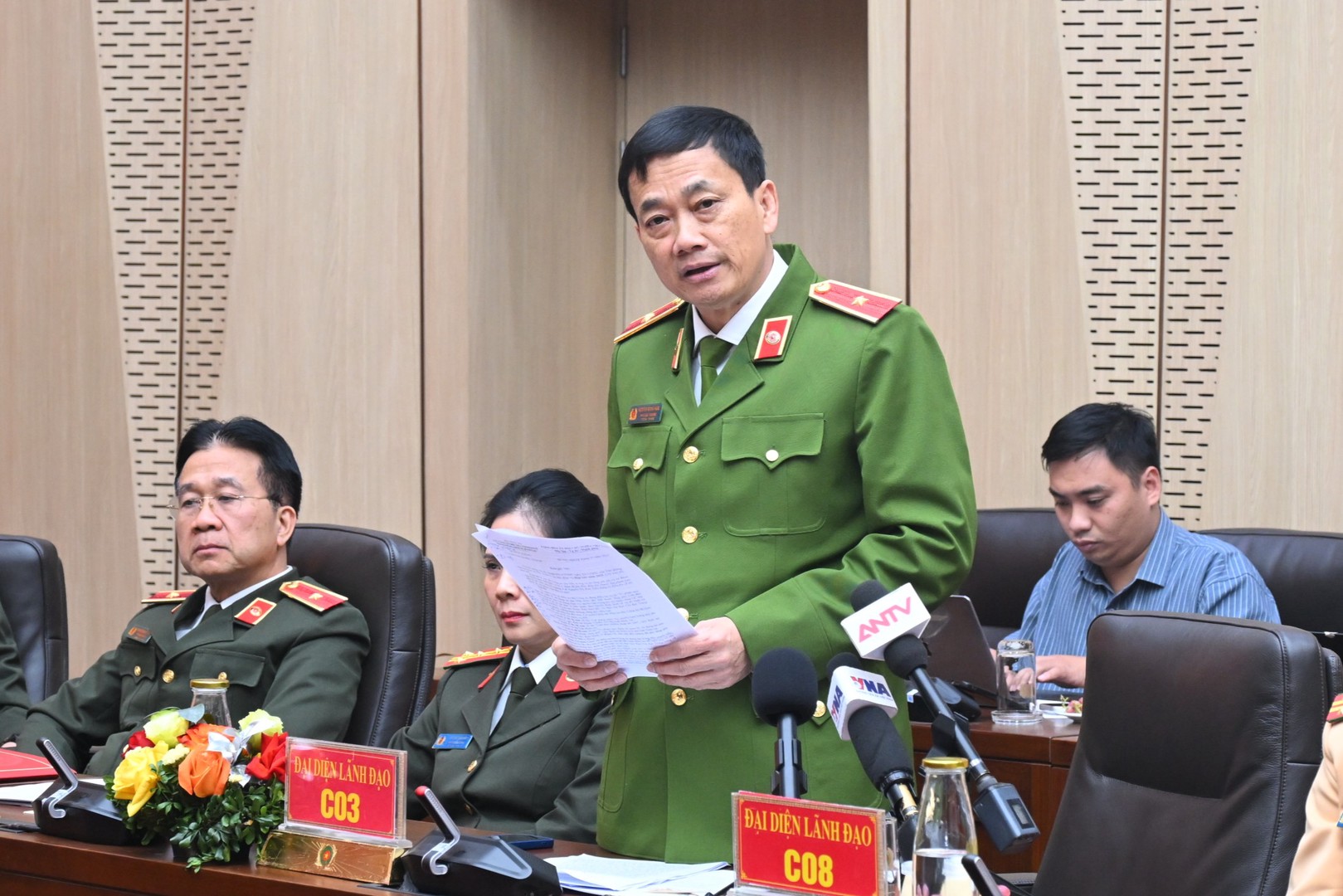 Thiếu tướng Nguyễn Mạnh Hùng, Phó Cục trưởng Cục Cảnh sát điều tra tội phạm về tham nhũng, PG88 ⭐ Link trang chủ số 1 nhà cái PG88 com casino slot, buôn lậu, Bộ Công an, cung cấp thông tin về vụ việc Mailisa. Ảnh: Cổng thông tin điện tử Bộ Công an.
