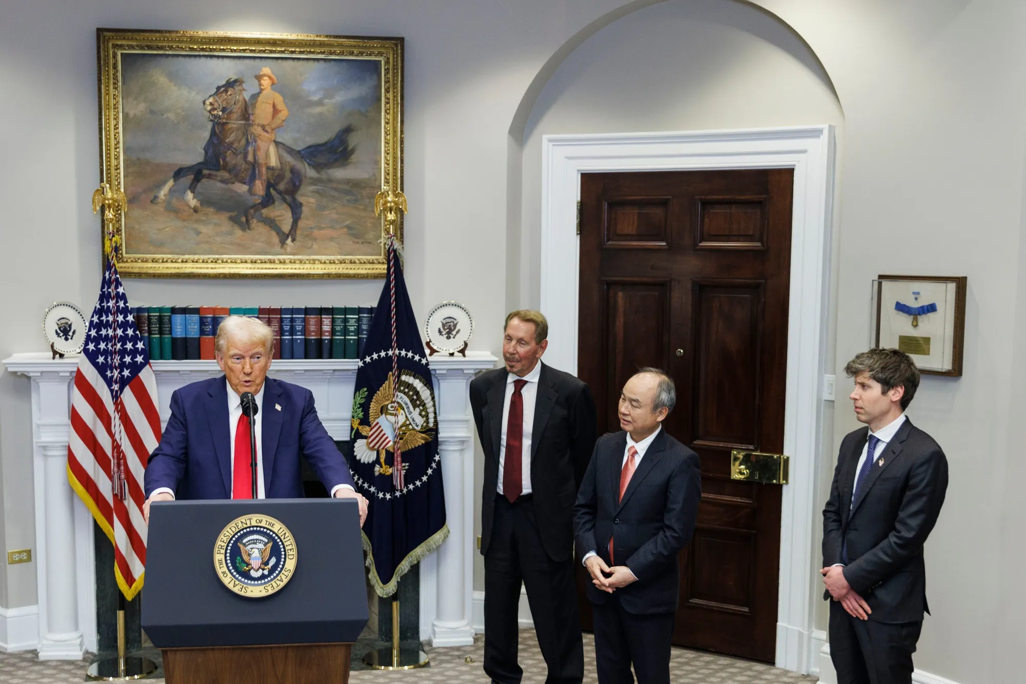 Chính quyền dưới thời ông Donald Trump liên tục thúc đẩy AI và vị thế của nước Mỹ trong cuộc đua này. Ảnh: Bloomberg
