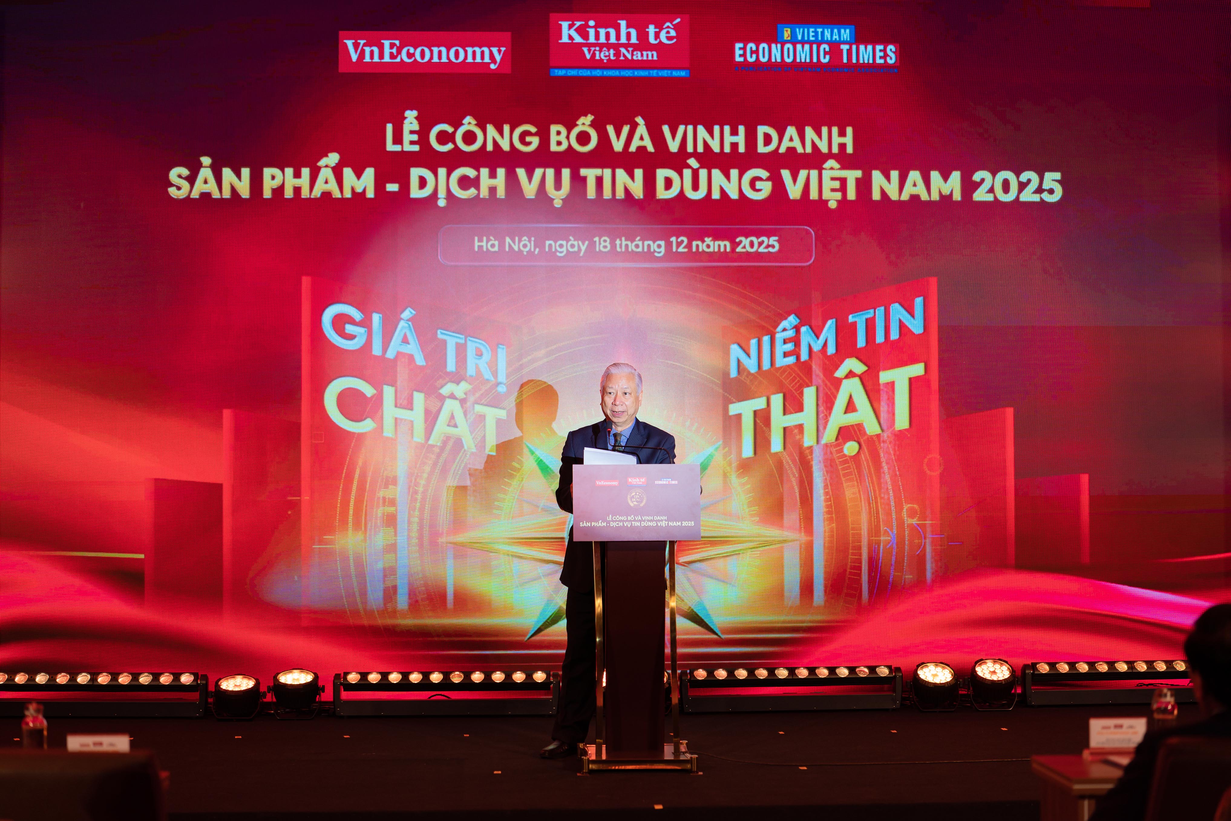 Ông Đỗ Thị Hoa, Phó Chủ tịch Hội đồng biên tập, Tổng Thư ký Tòa soạn PG88 Sòng bạc trực tuyến TOP 1 Việt Nam | Casino, Nổ Hũ, Trưởng Ban tổ chức chương trình Tin Dùng Việt Nam, phát biểu khai mạc chương trình.