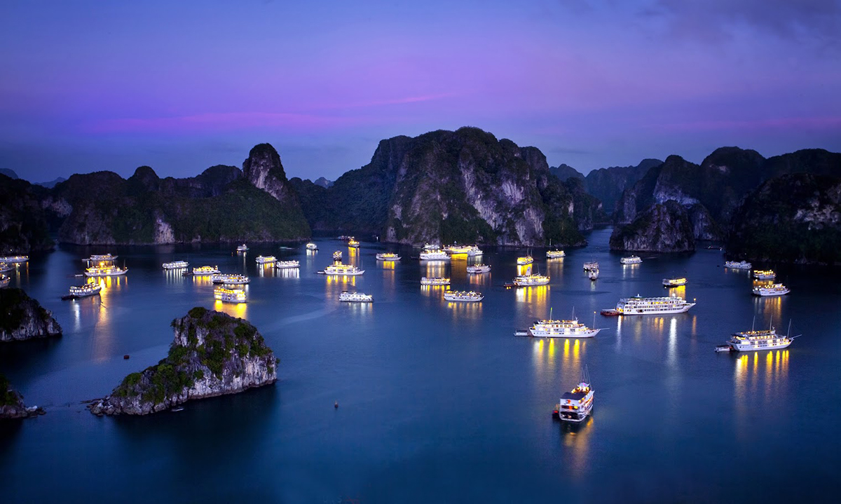 Trong 30 năm qua, vịnh Hạ Long (Quảng Ninh) 3 lần được UNESCO công nhận là Di sản thiên nhiên thế giới.
