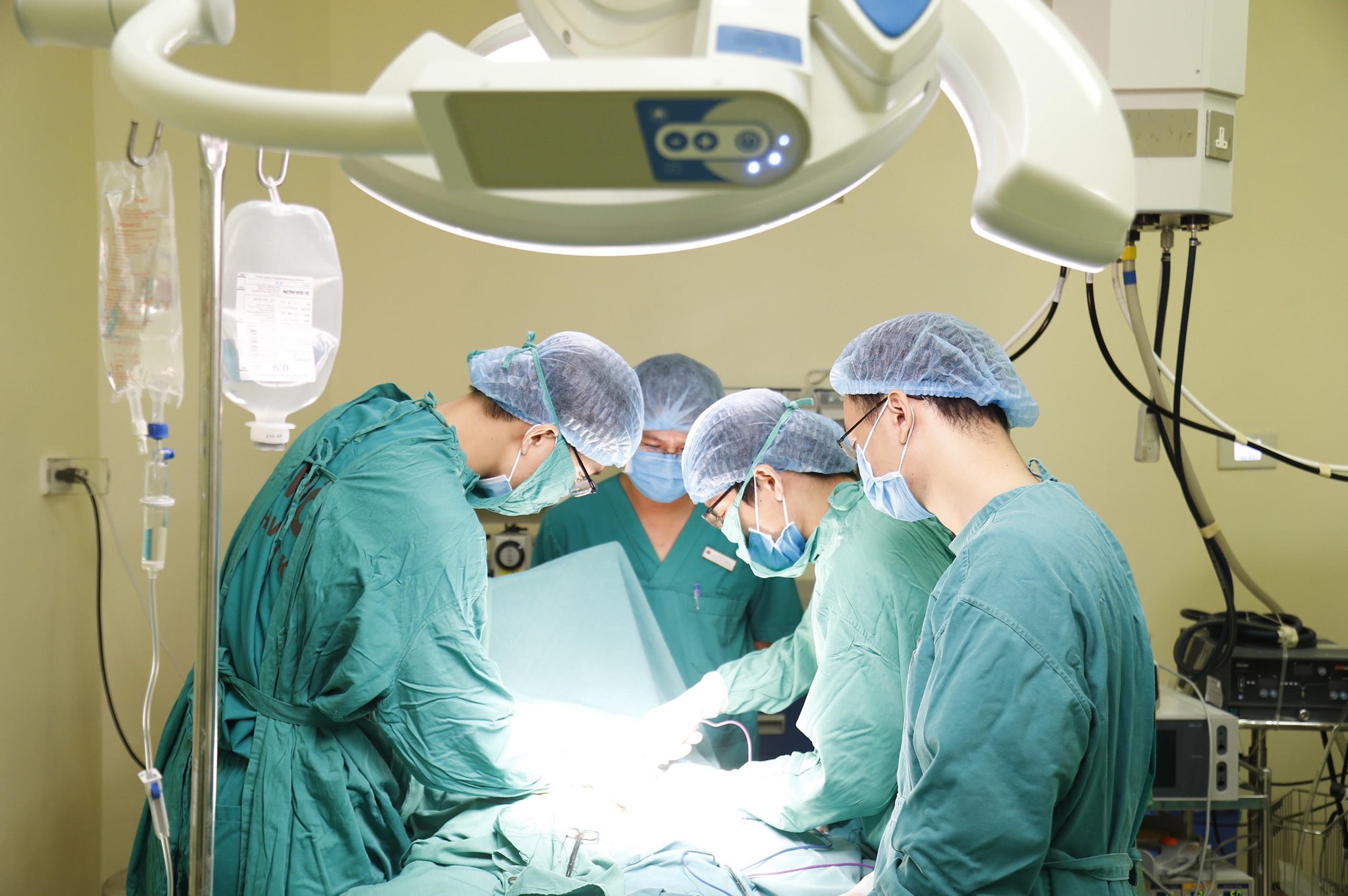 Bộ Y tế phản hồi về việc nâng lương khởi điểm cho bác sĩ