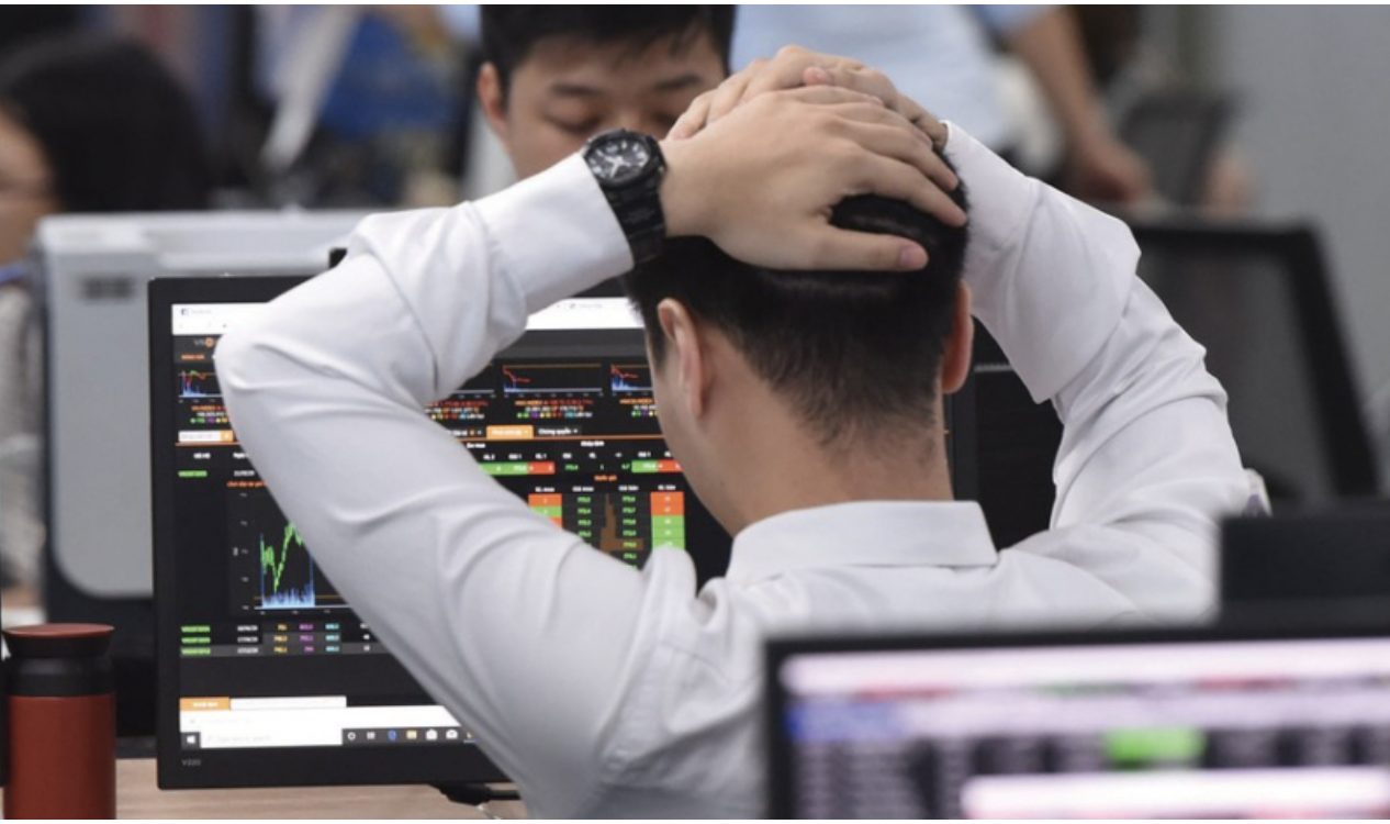 Khối ngoại lại bán ròng 1.500 tỷ 