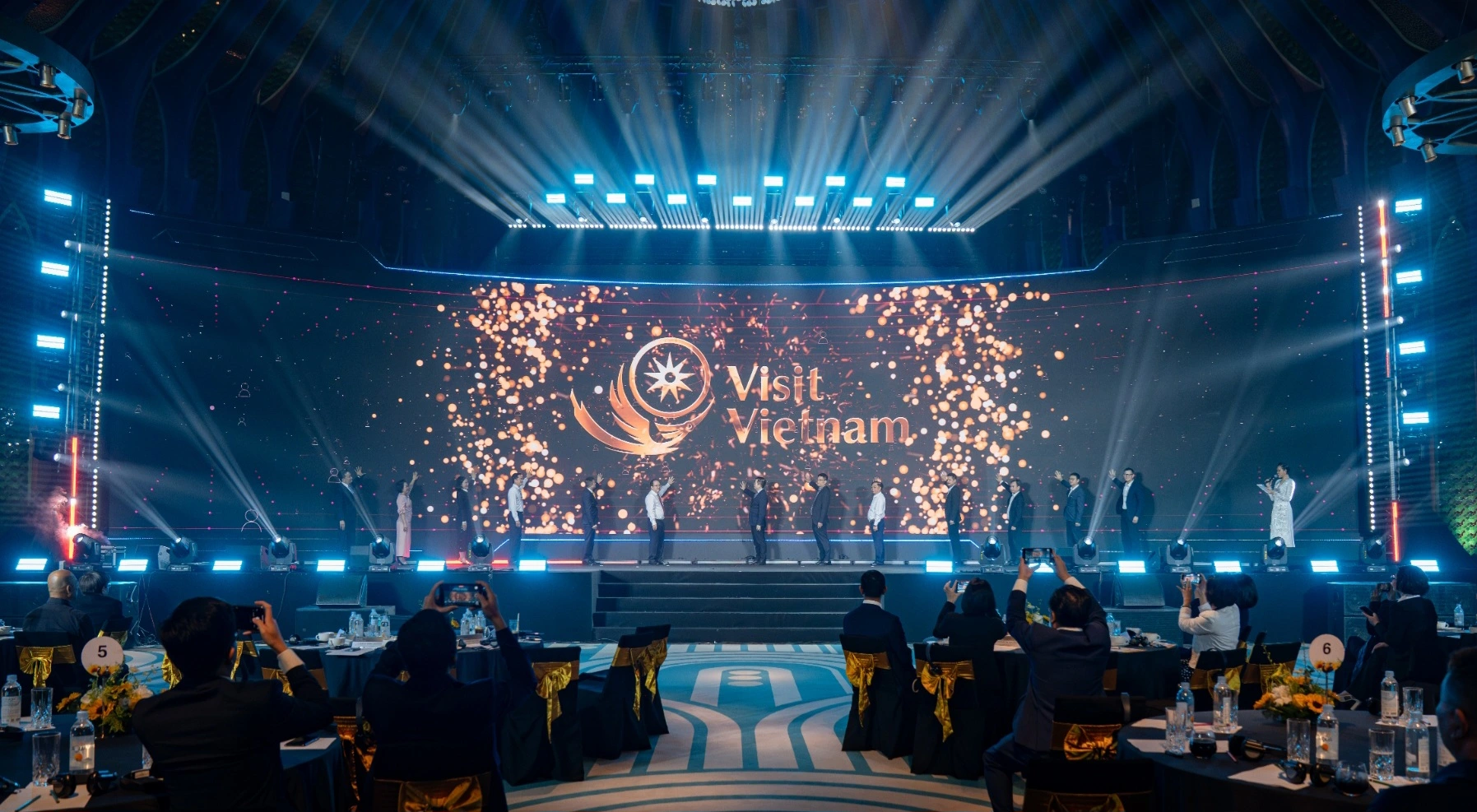 Nền tảng được bảo trợ bởi Chính phủ, đồng hành cùng Cục Du lịch Quốc gia Việt Nam và Hiệp hội Dữ liệu Quốc gia.&nbsp;