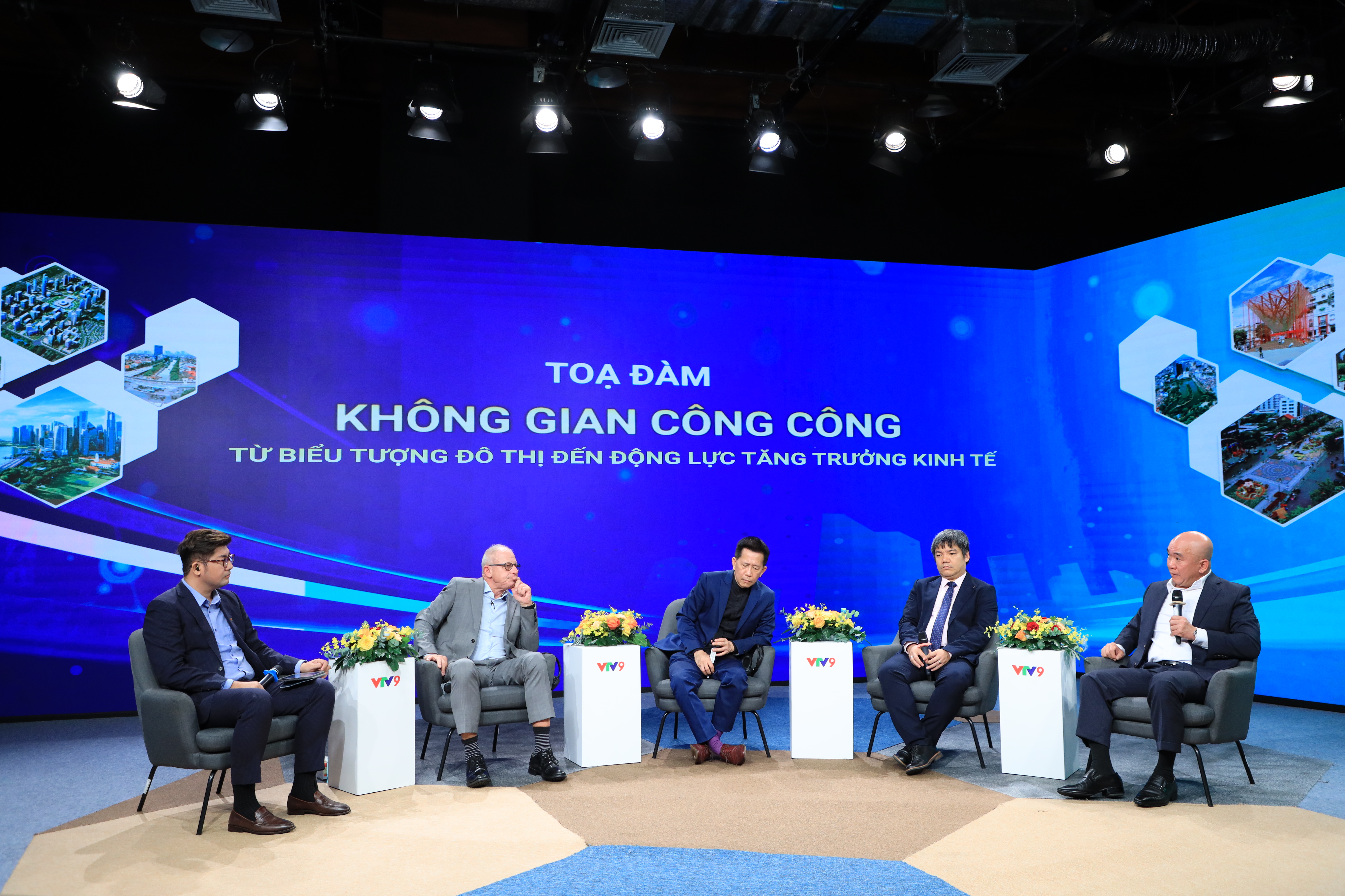 Các chuyên gia quy hoạch, kiến trúc đô thị tại tọa đàm "Không gian công cộng - Từ biểu tượng đô thị đến động lực tăng trưởng PG88 ⭐ Link trang chủ số 1 nhà cái PG88 com casino slot", ngày 23/12.