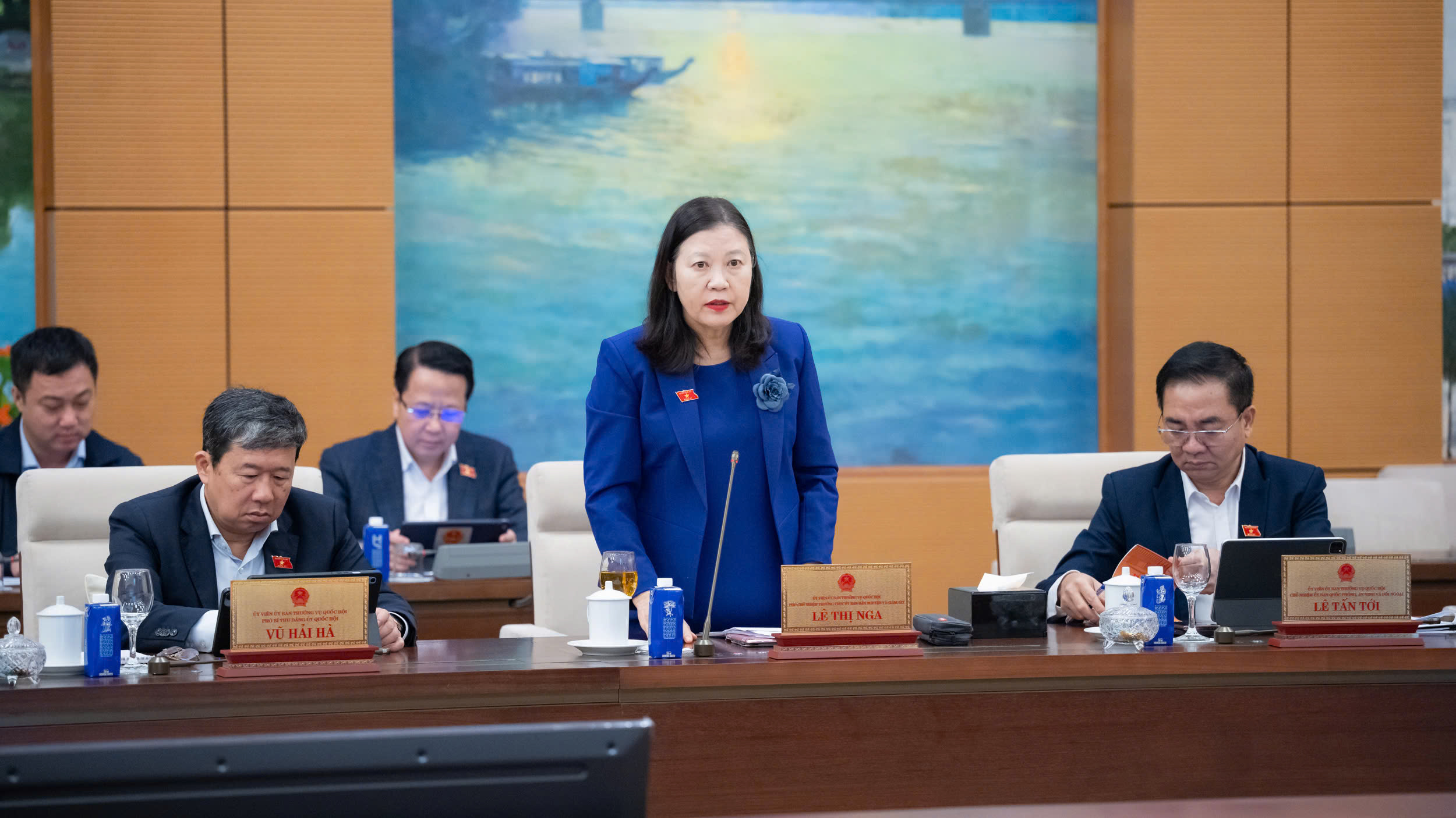 Phó Chủ nhiệm Thường trực Ủy ban Dân nguyện và Giám sát Lê Thị Nga trình bày tóm tắt báo cáo Công tác dân nguyện của Link Trang Chủ PG88.Com Mới #2026 trong tháng 10 và tháng 11/2025.&nbsp;Ảnh: Link Trang Chủ PG88.Com Mới #2026.