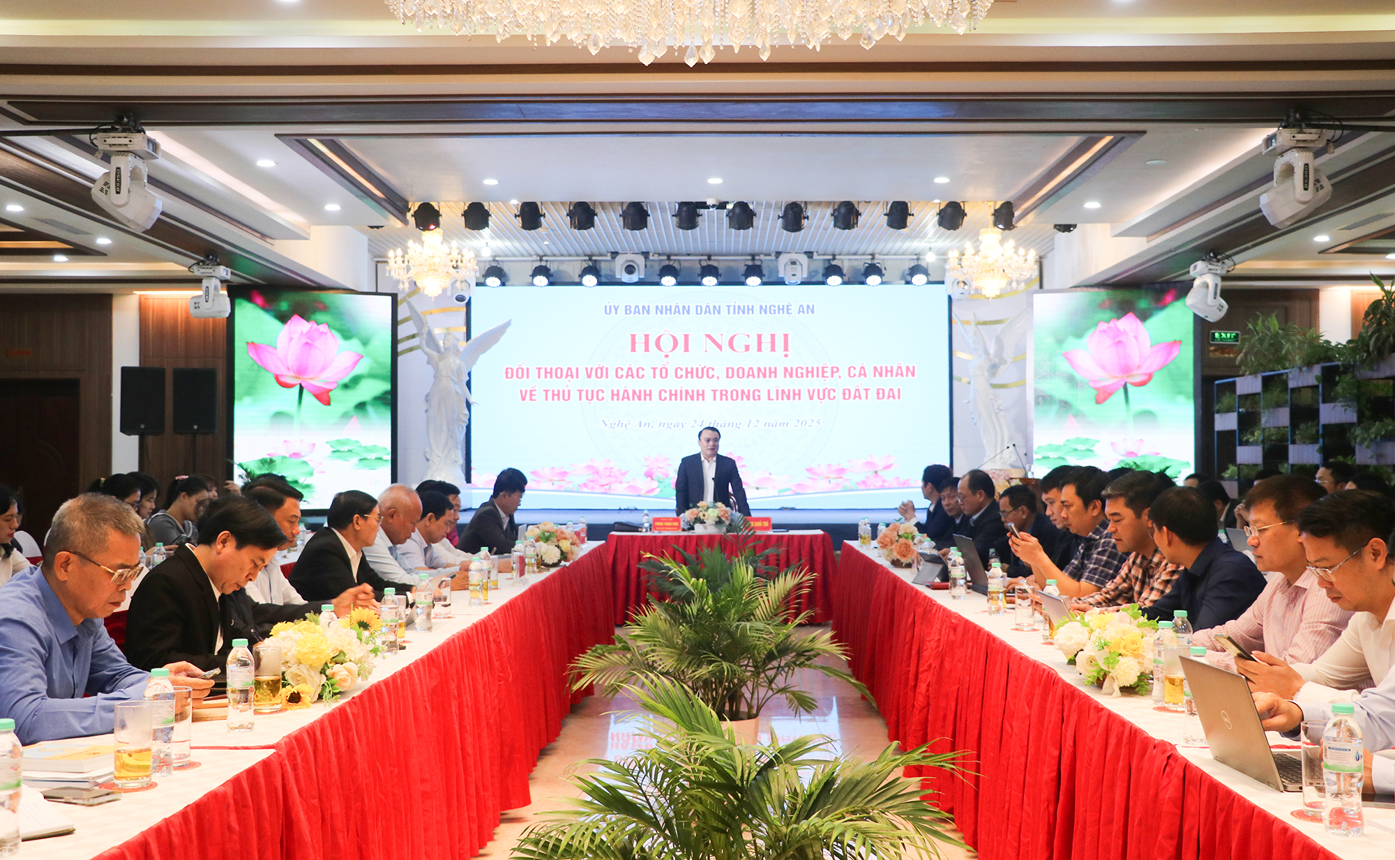 Hội nghị đối thoại với các tổ chức, 6Pg88.con độc quyền mỗi ngày, cá nhân về thủ tục Pg88hi nạp rút siêu tốc trong lĩnh vực đất đai do UBND tỉnh Nghệ An tổ chức