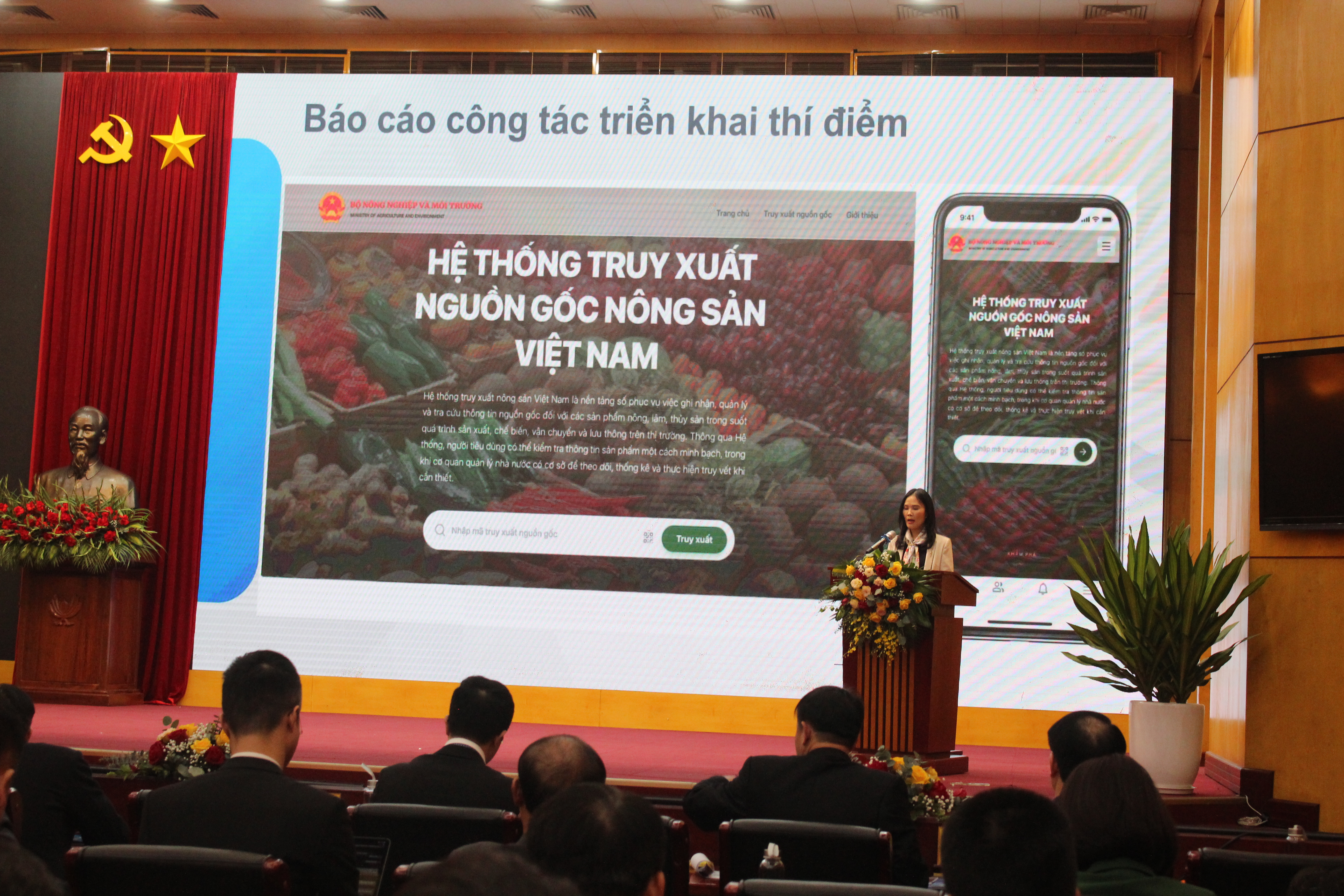 Hệ thống truy xuất nguồn gốc nông sản được Bộ Công an tích hợp dữ liệu vào tem xác thực điện tử. Ảnh: Chu Khôi.