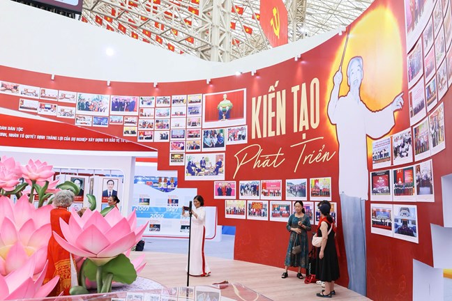 Không gian triển lãm của Ủy ban Trung ương Mặt trận Tổ quốc Việt Nam và các tổ chức chính trị - PG88 nổ hũ.&nbsp;Ảnh: Mặt trận.