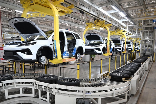 Trung Quốc gia hạn trợ cấp đổi xe cũ 2026: Thách thức cho xe điện giá rẻ