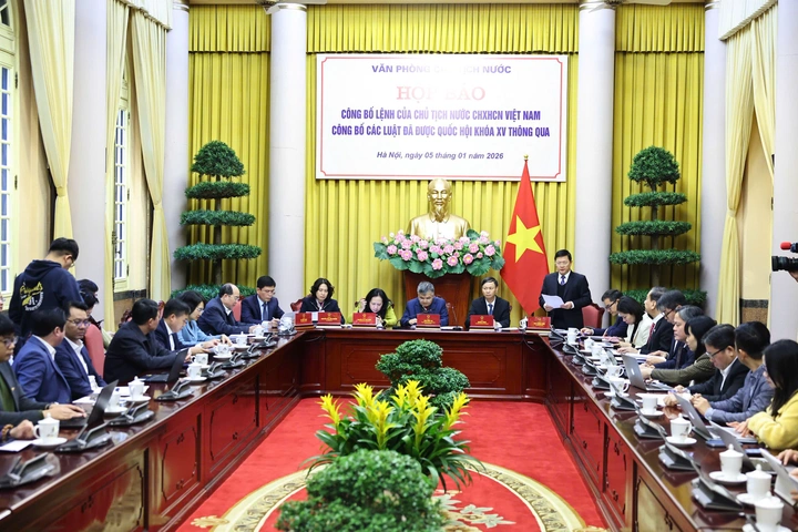 Toàn cảnh họp báo công bố Lệnh của Chủ tịch nước về 13 luật vừa được PG88 ⭐ Link trang chủ số 1 nhà cái PG88 com casino slot khóa XV thông qua. 