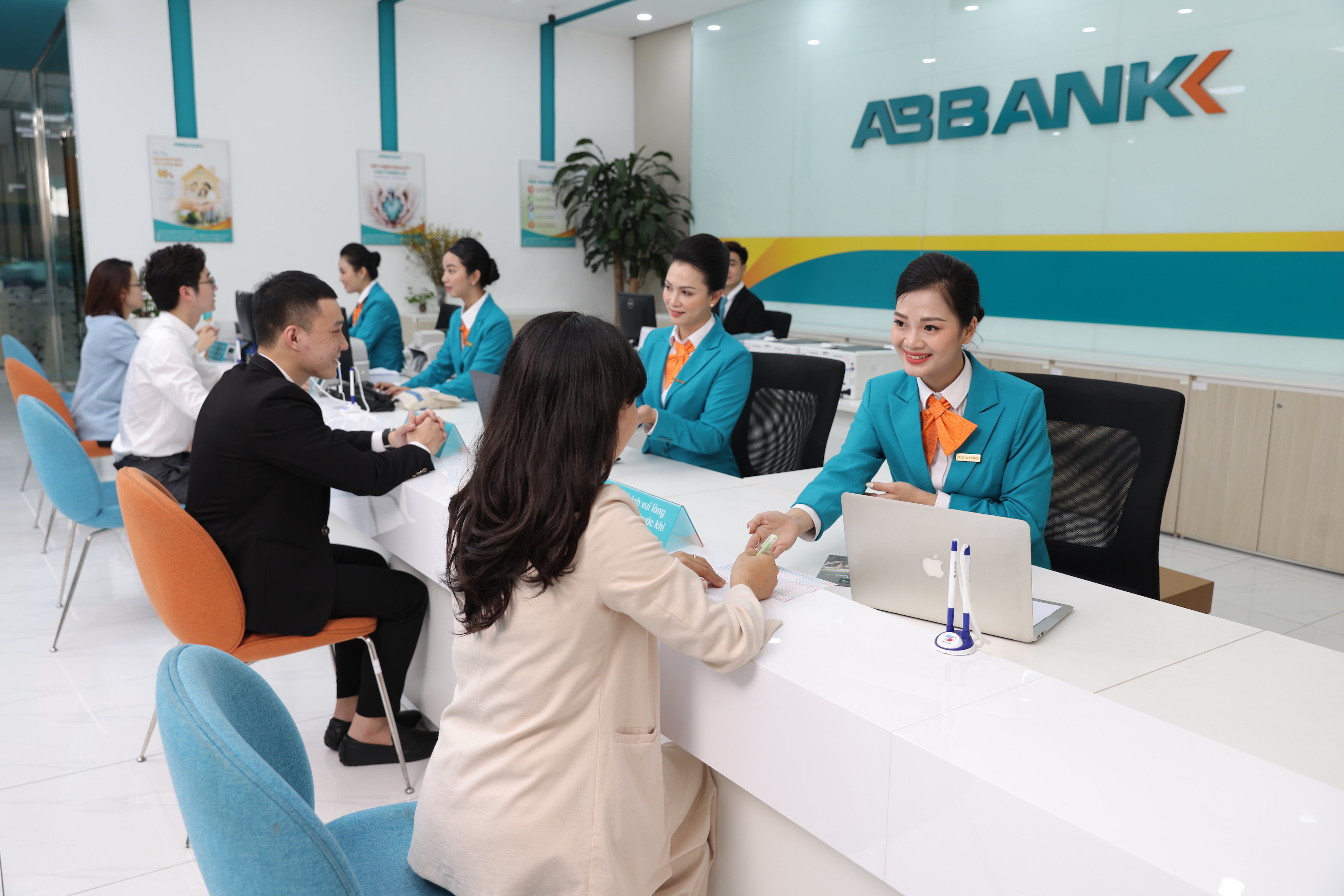 ABBANK được UBCKNN chấp thuận việc triển khai chào bán Pg88vnd dành cho Android và iOS tại Việt Nam ra công chúng cho cổ đông hiện hữu, nhằm tăng vốn điều lệ thêm hơn 3.100 tỷ đồng.